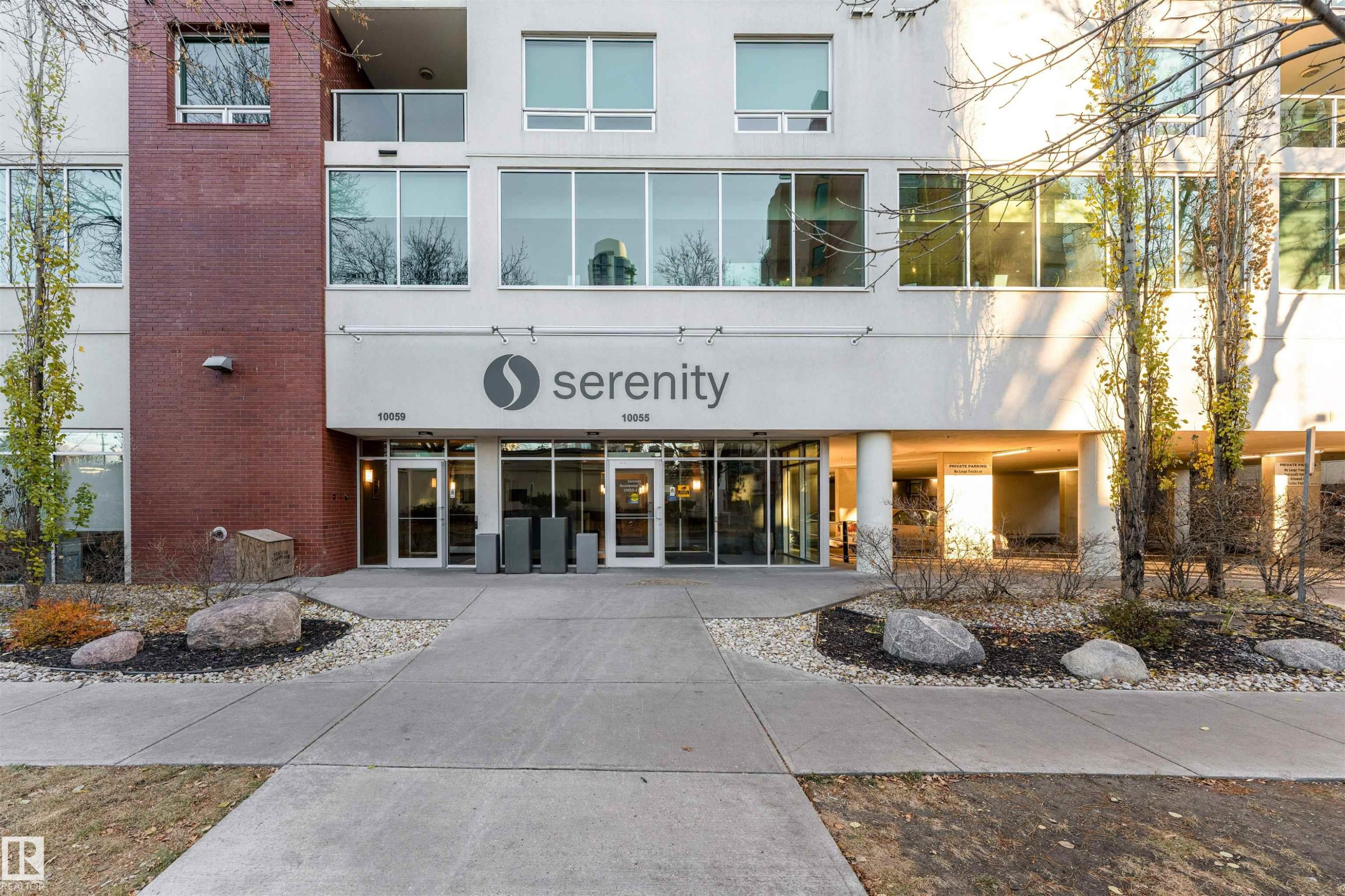 807 10055 118 Street, Edmonton, AB - Outdoor