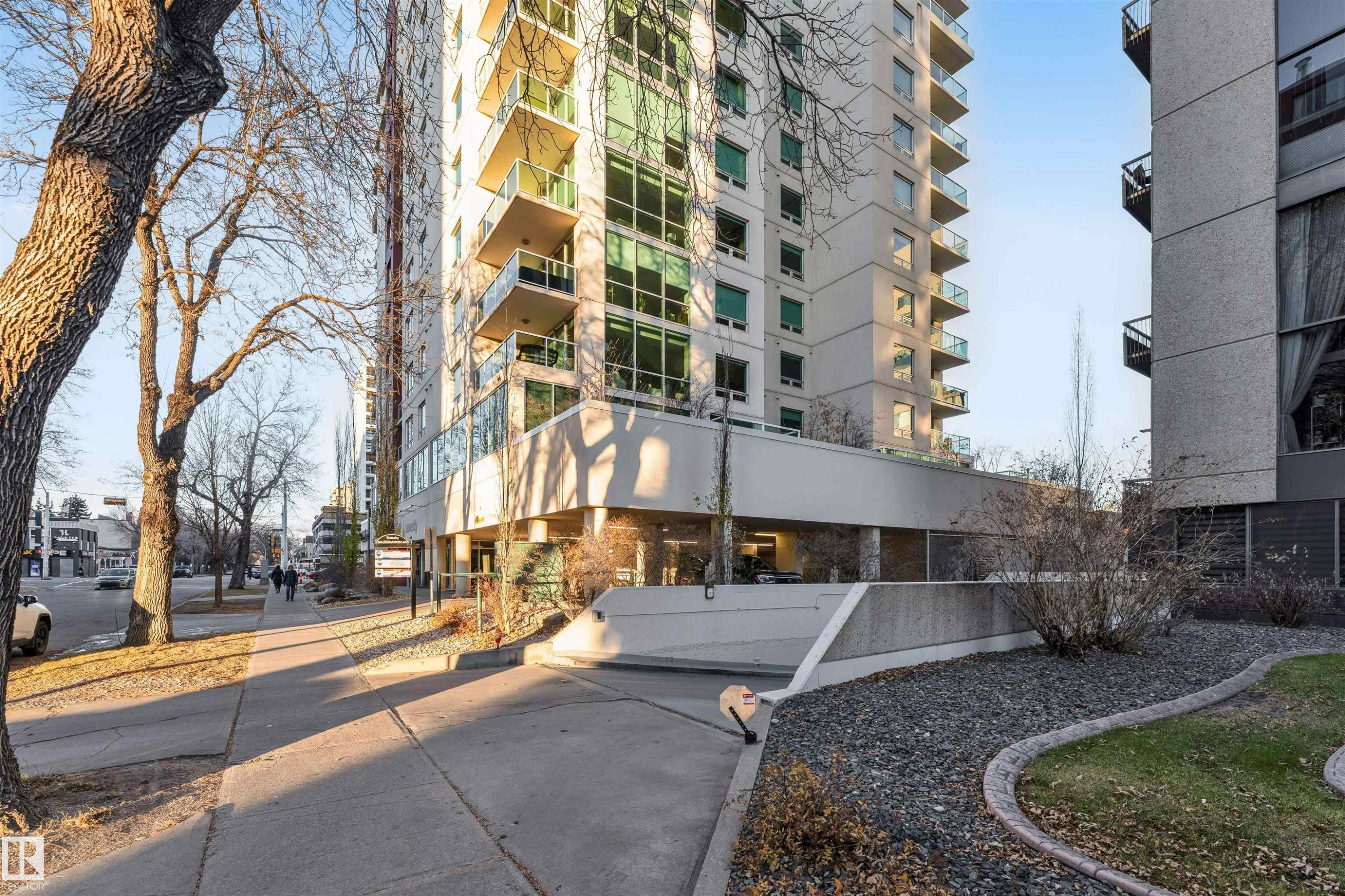 807 10055 118 Street, Edmonton, AB - Outdoor