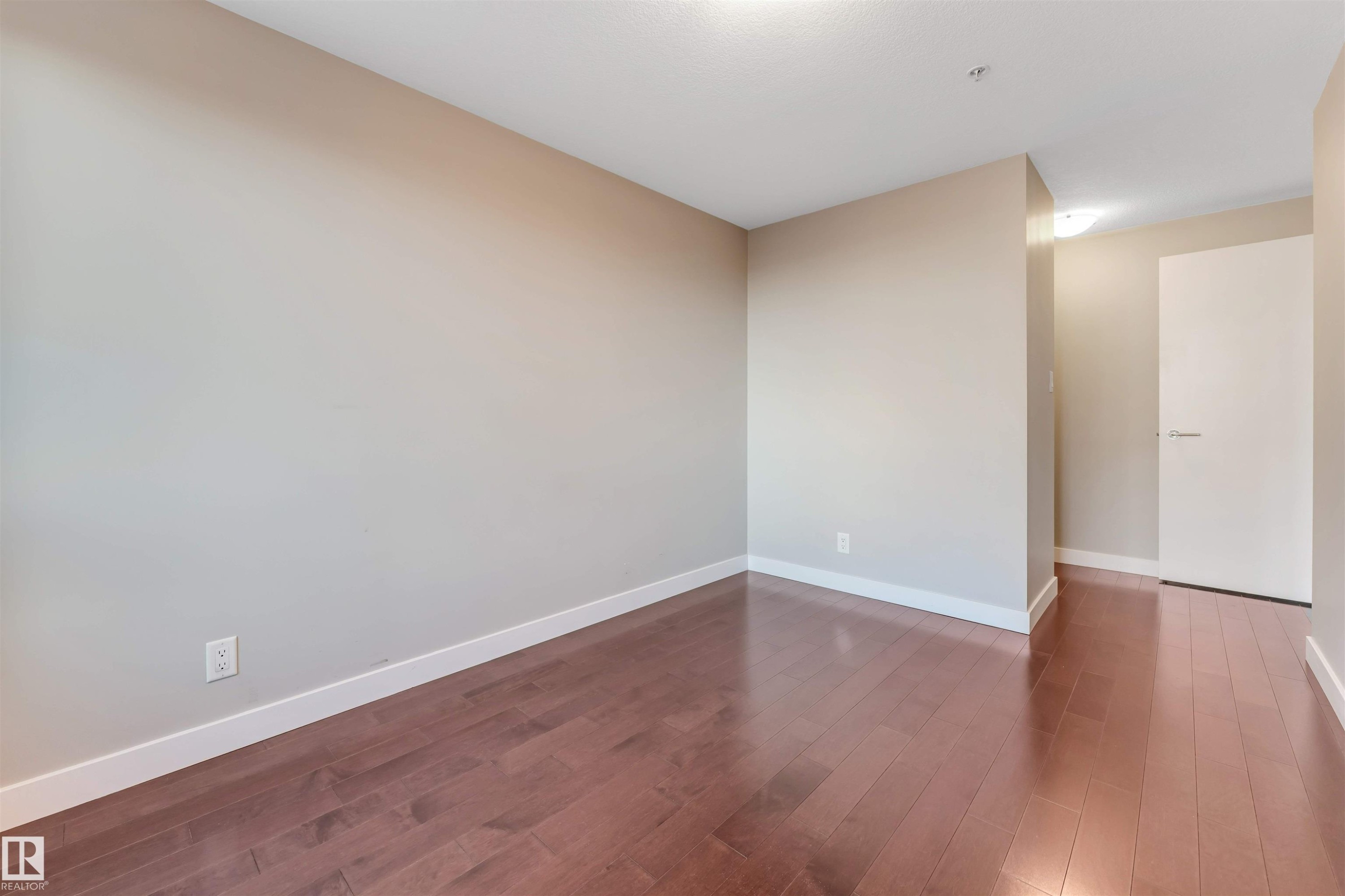 807 10055 118 Street, Edmonton, AB - Indoor Photo Showing Other Room