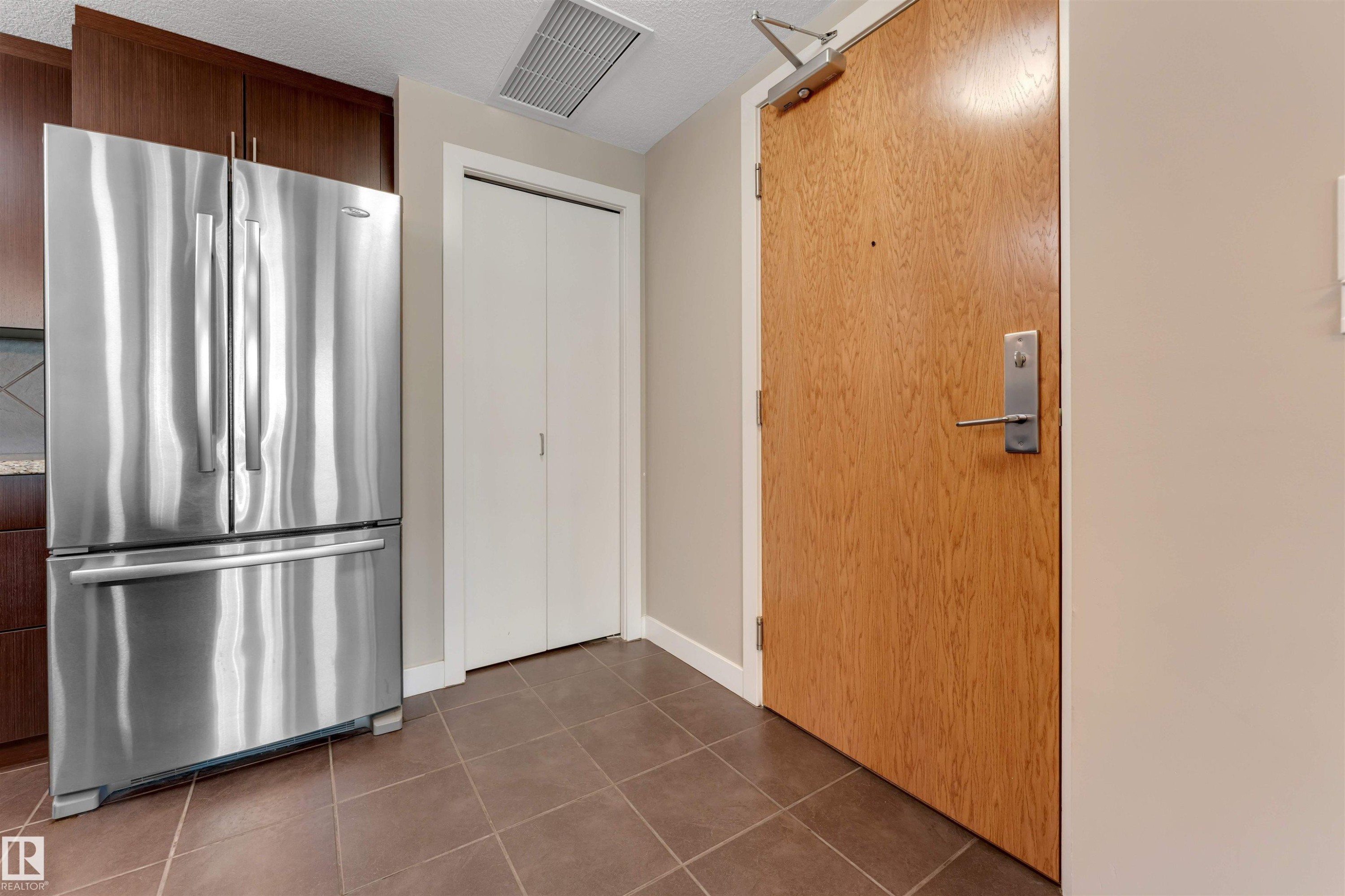 807 10055 118 Street, Edmonton, AB - Indoor