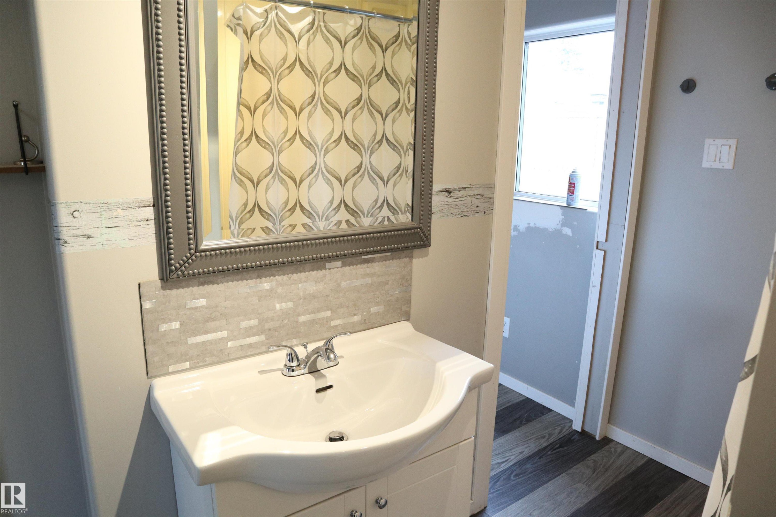 4804 49 St, Calmar, AB - Indoor Photo Showing Bathroom