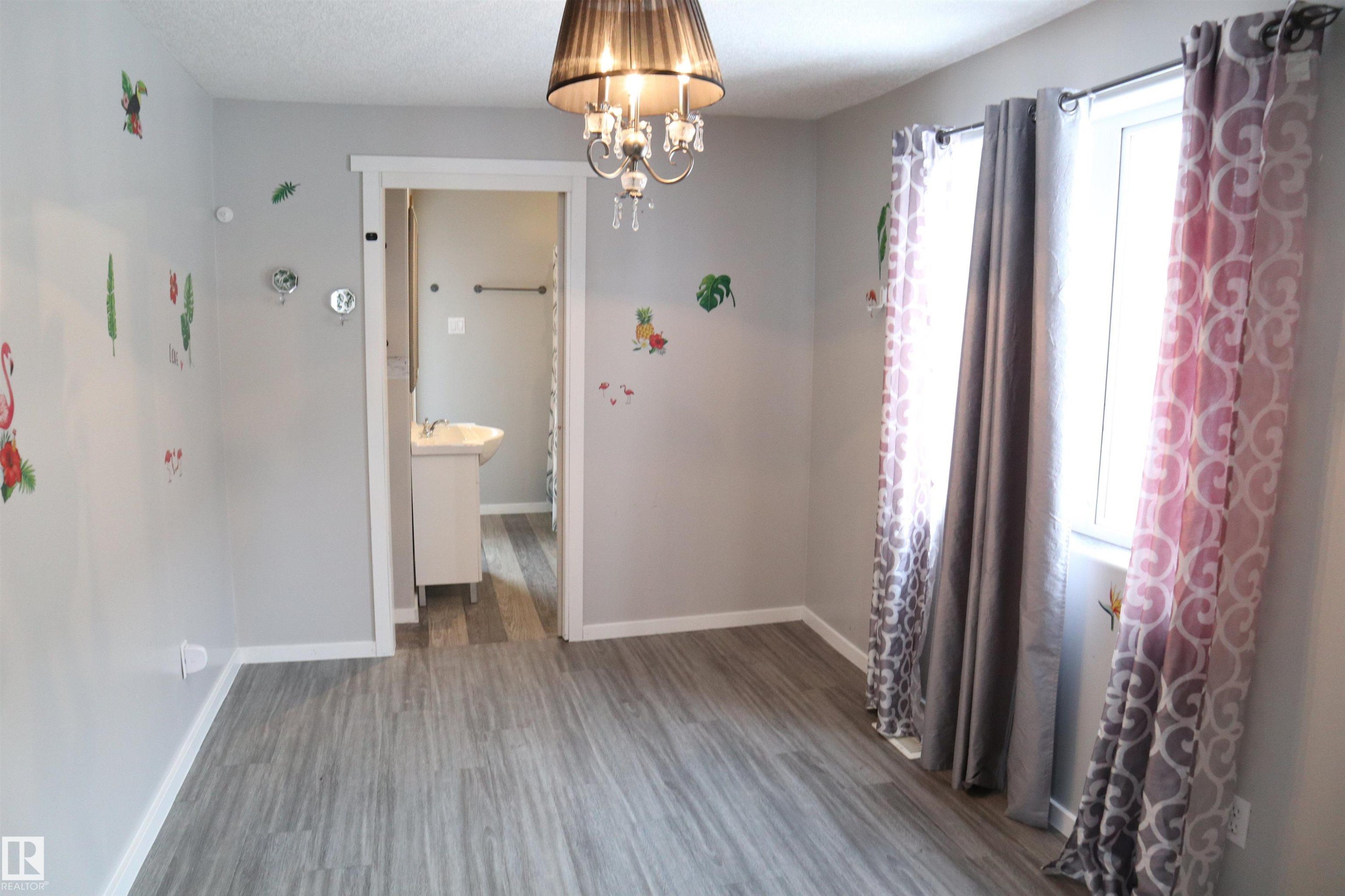 4804 49 St, Calmar, AB - Indoor