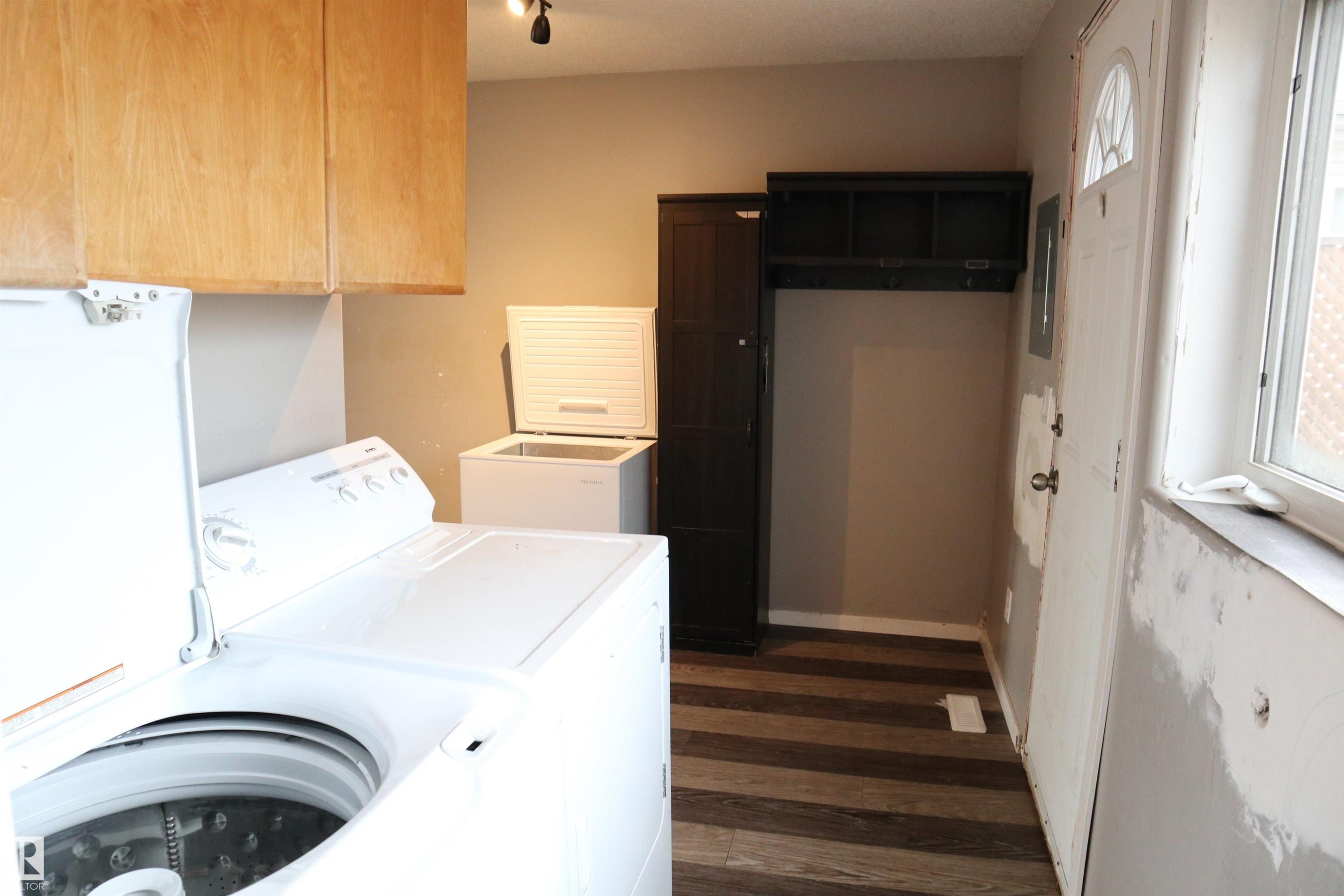 4804 49 St, Calmar, AB - Indoor Photo Showing Laundry Room