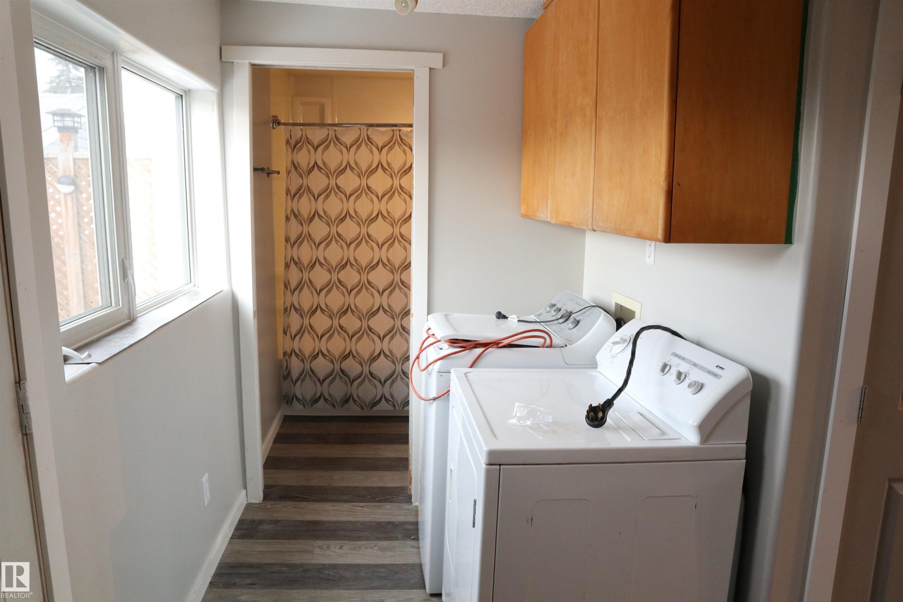 4804 49 St, Calmar, AB - Indoor Photo Showing Laundry Room