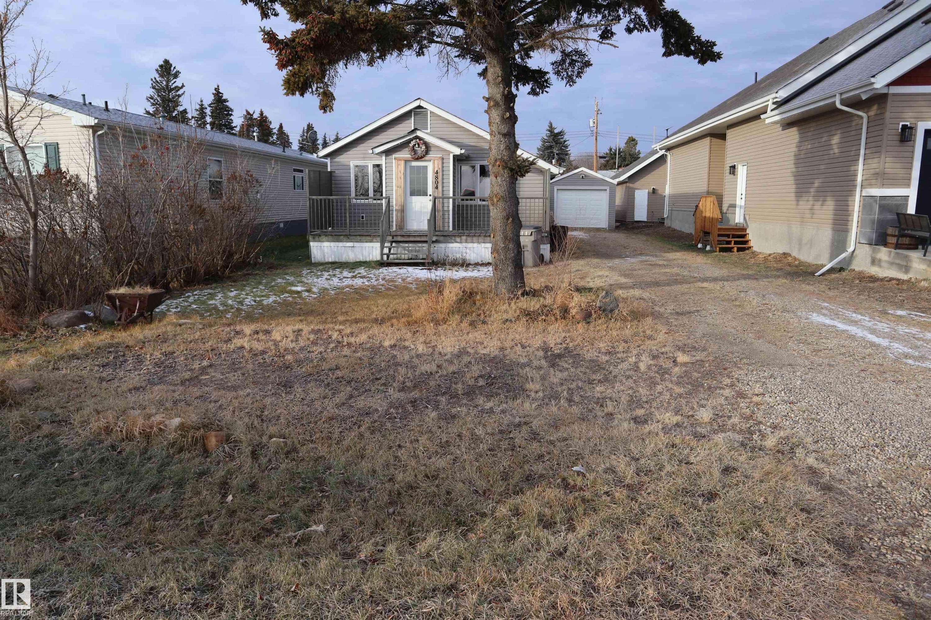 4804 49 St, Calmar, AB - Outdoor