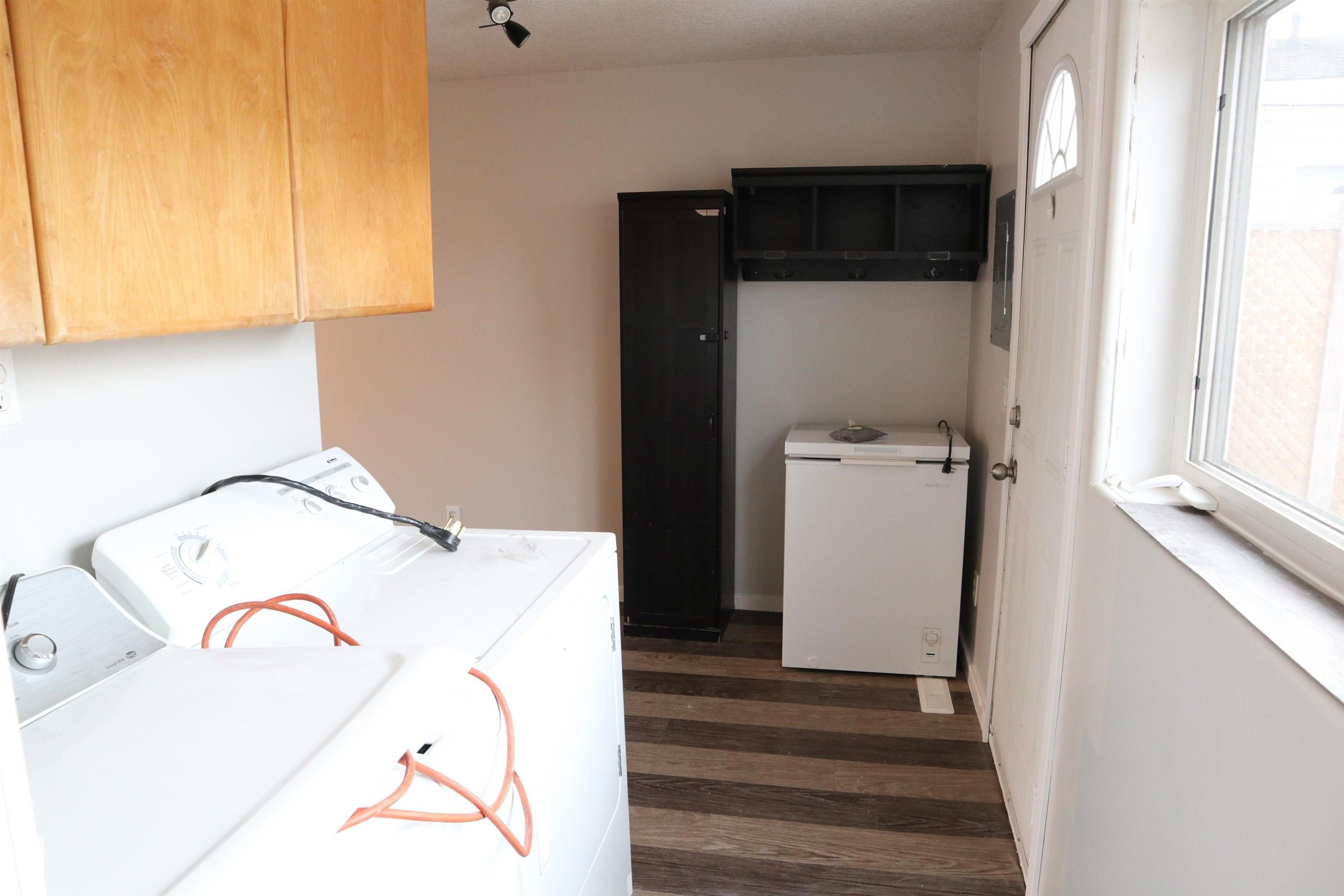 4804 49 St, Calmar, AB - Indoor Photo Showing Laundry Room