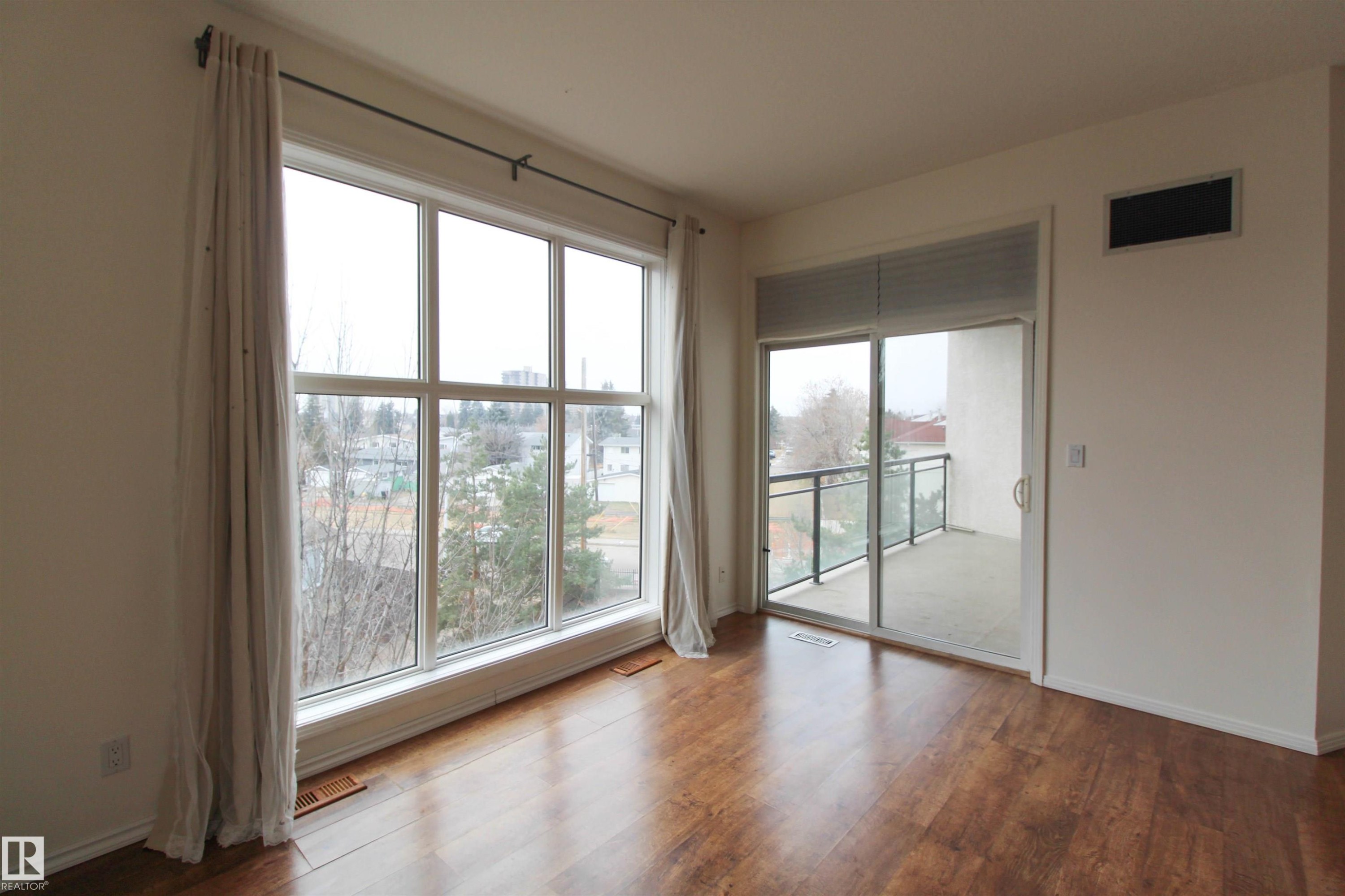 347 4827 104A Street, Edmonton, AB - Indoor Photo Showing Other Room