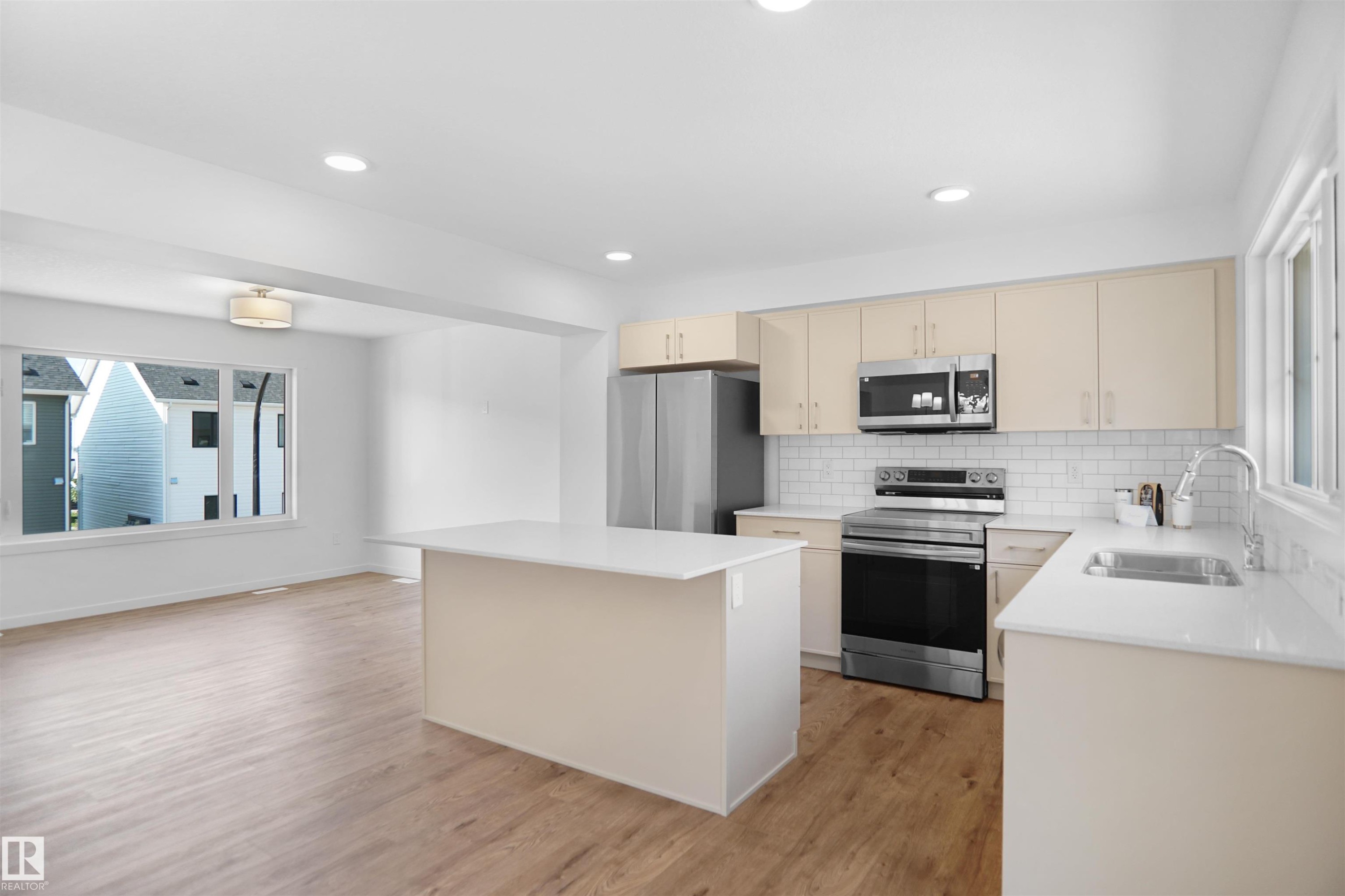 71 17319 5 Street, Edmonton, AB - Indoor Photo Showing Kitchen