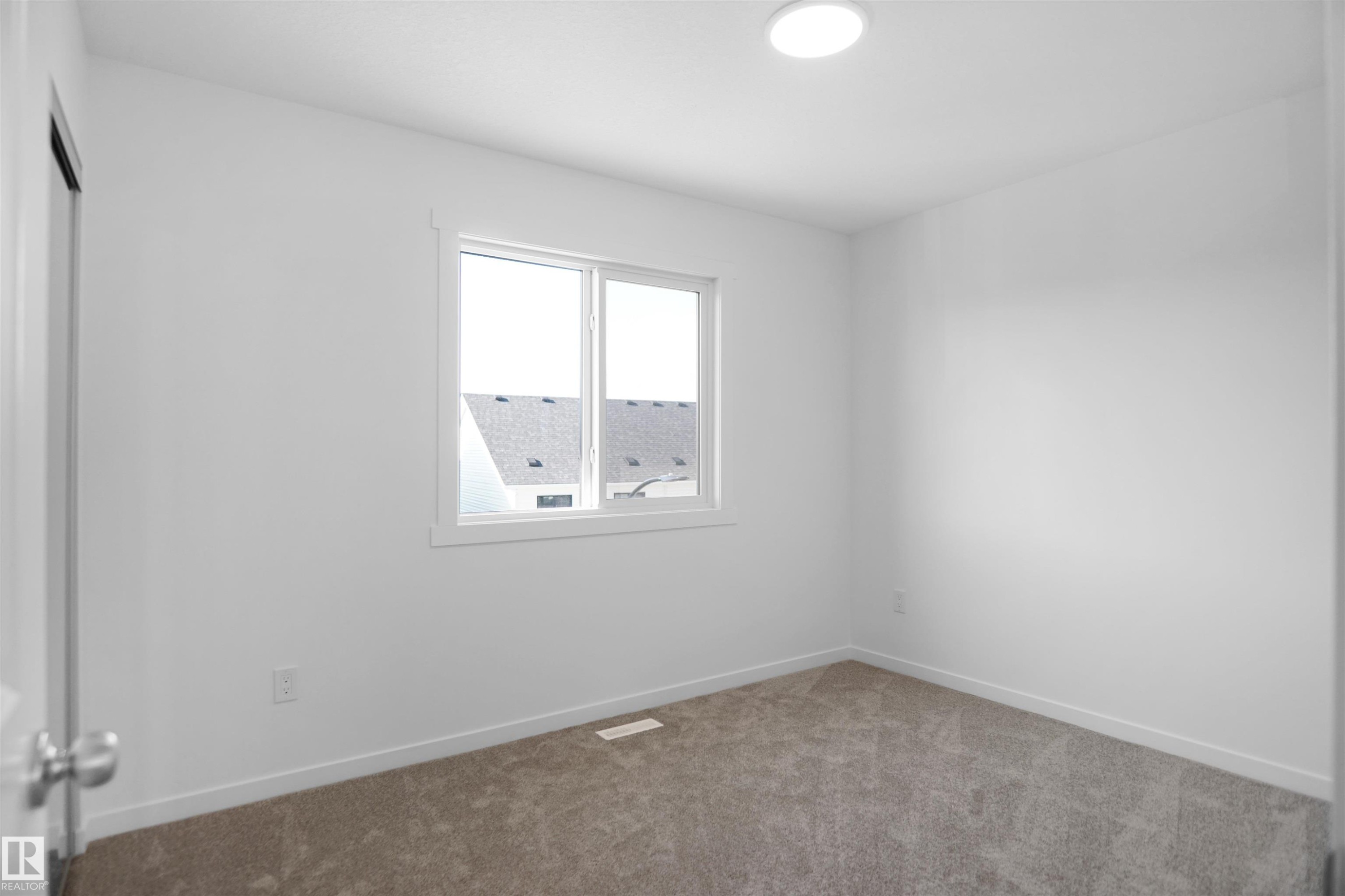 71 17319 5 Street, Edmonton, AB - Indoor Photo Showing Other Room