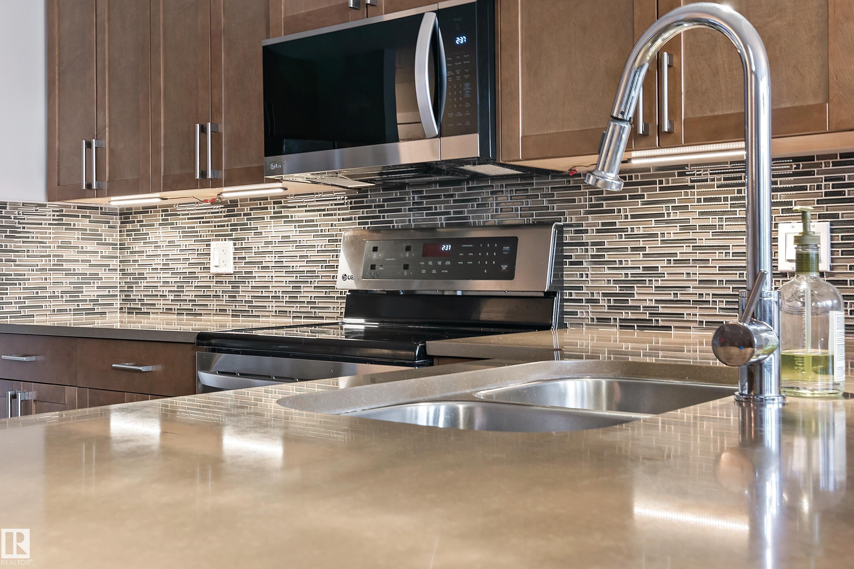 101 5151 Windermere Boulevard, Edmonton, AB - Indoor Photo Showing Kitchen With Double Sink With Upgraded Kitchen