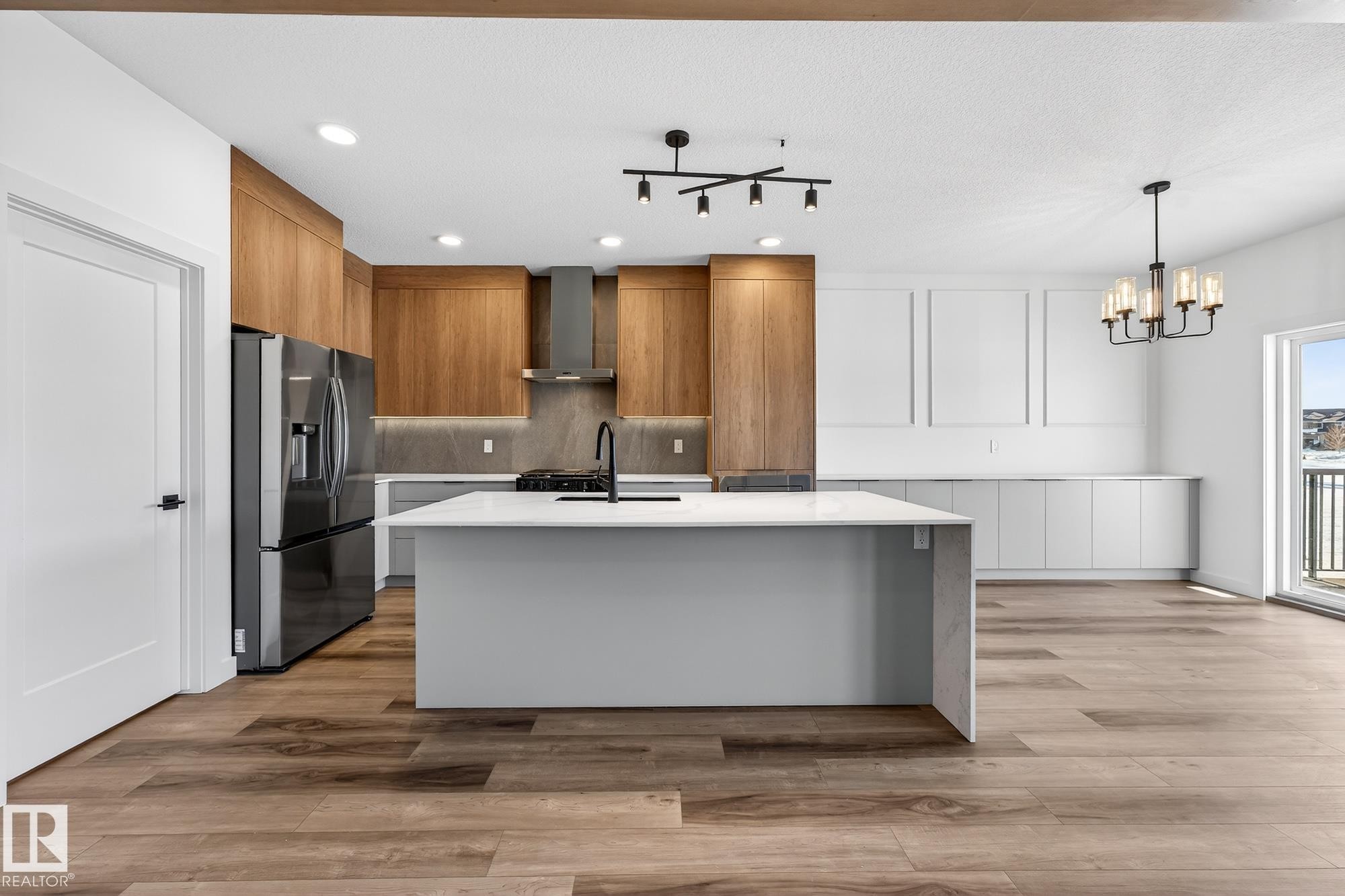 28 Eldridge Point(E), St. Albert, AB - Indoor Photo Showing Kitchen With Stainless Steel Kitchen With Upgraded Kitchen