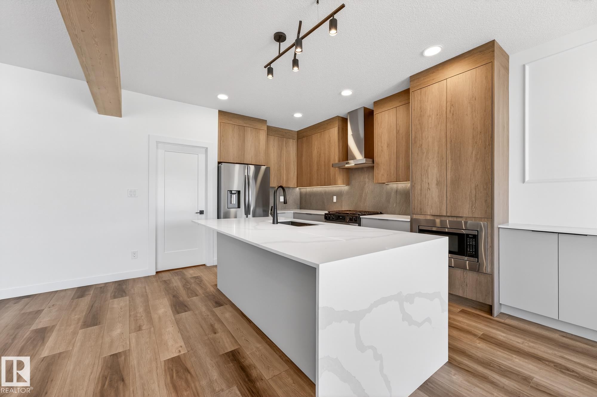 28 Eldridge Point(E), St. Albert, AB - Indoor Photo Showing Kitchen With Stainless Steel Kitchen With Upgraded Kitchen