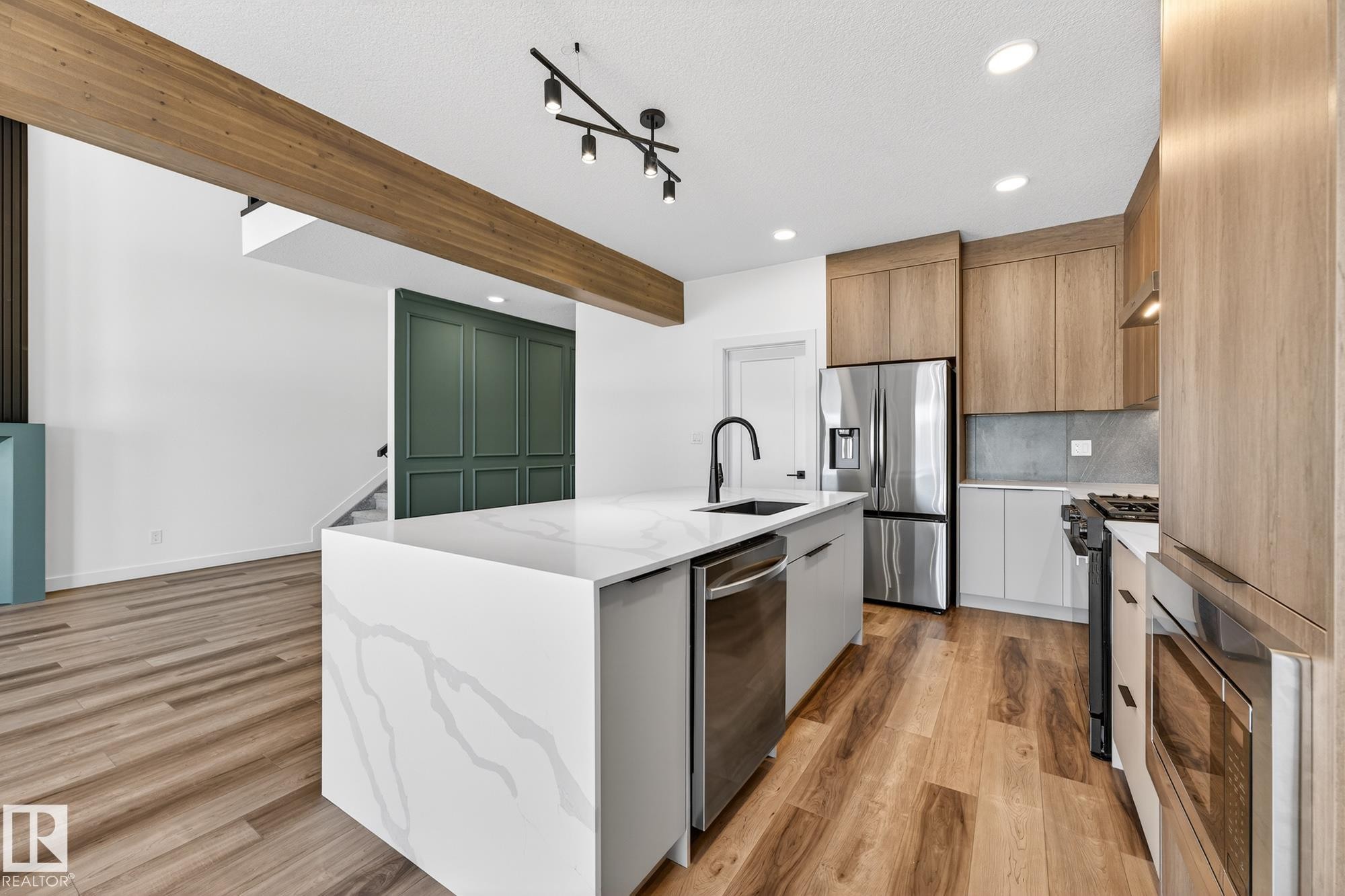 28 Eldridge Point(E), St. Albert, AB - Indoor Photo Showing Kitchen With Stainless Steel Kitchen With Upgraded Kitchen