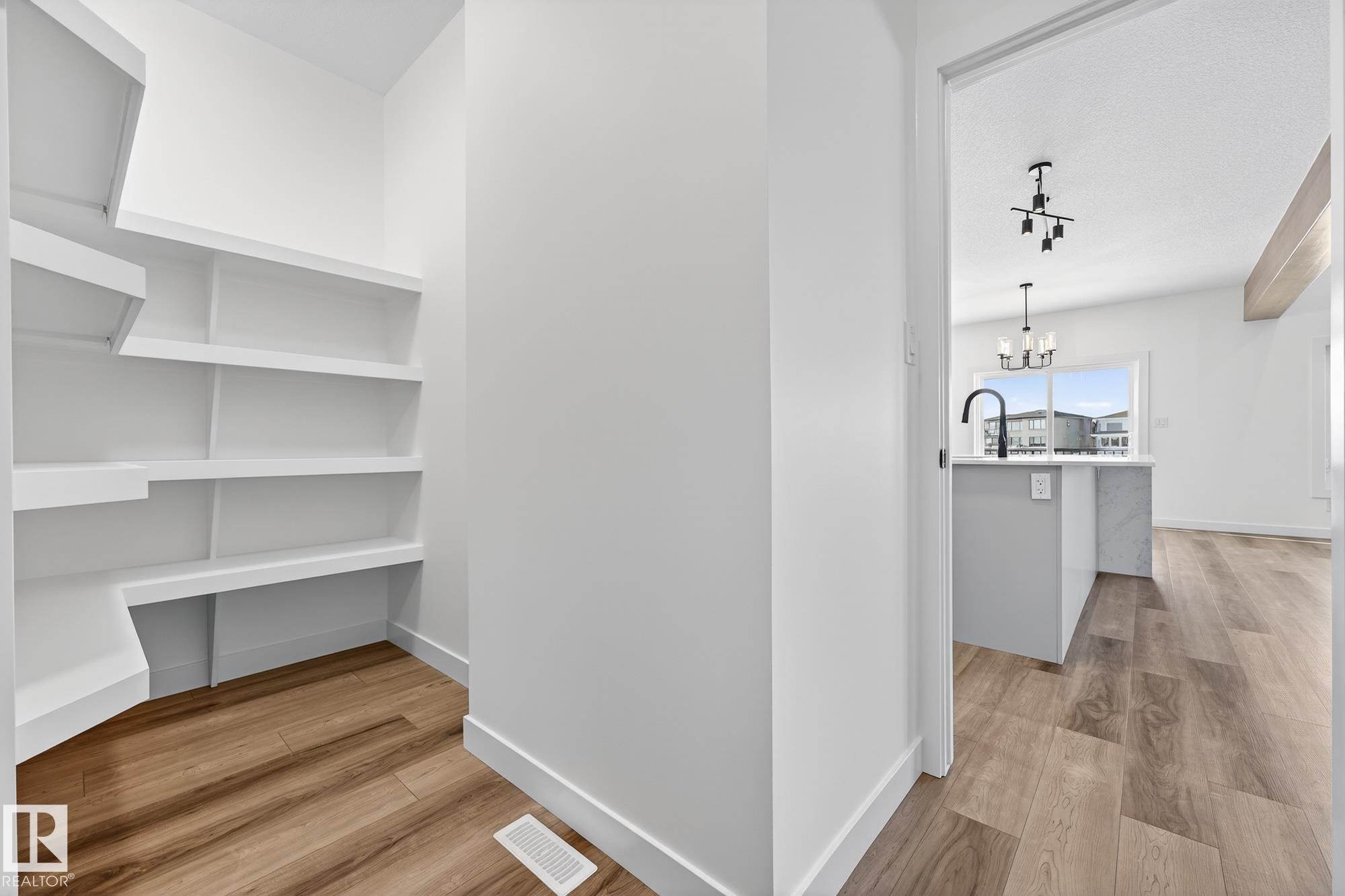 28 Eldridge Point(E), St. Albert, AB - Indoor