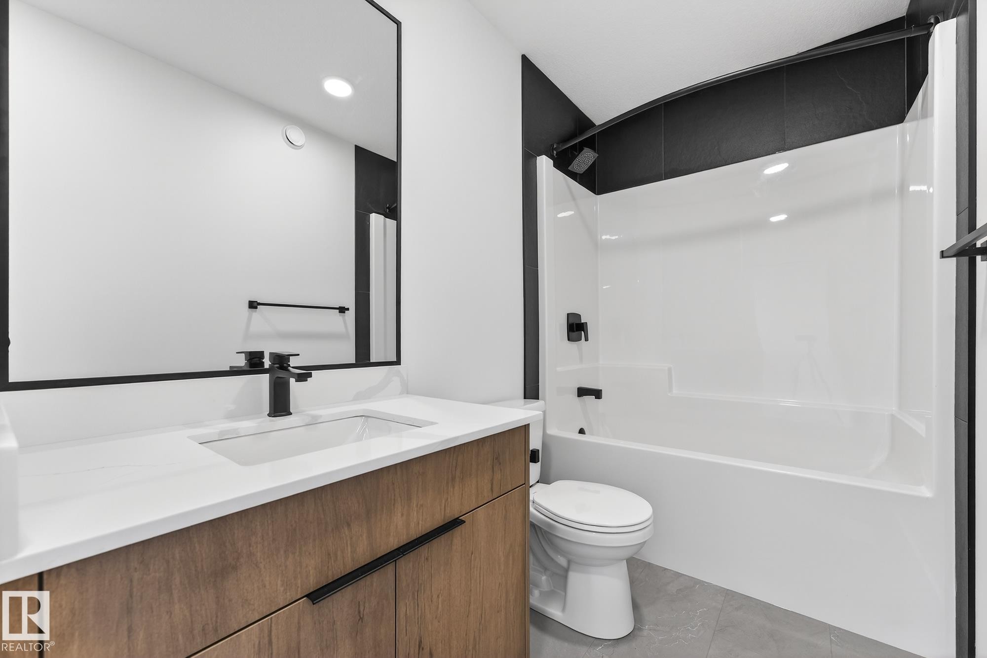 28 Eldridge Point(E), St. Albert, AB - Indoor Photo Showing Bathroom