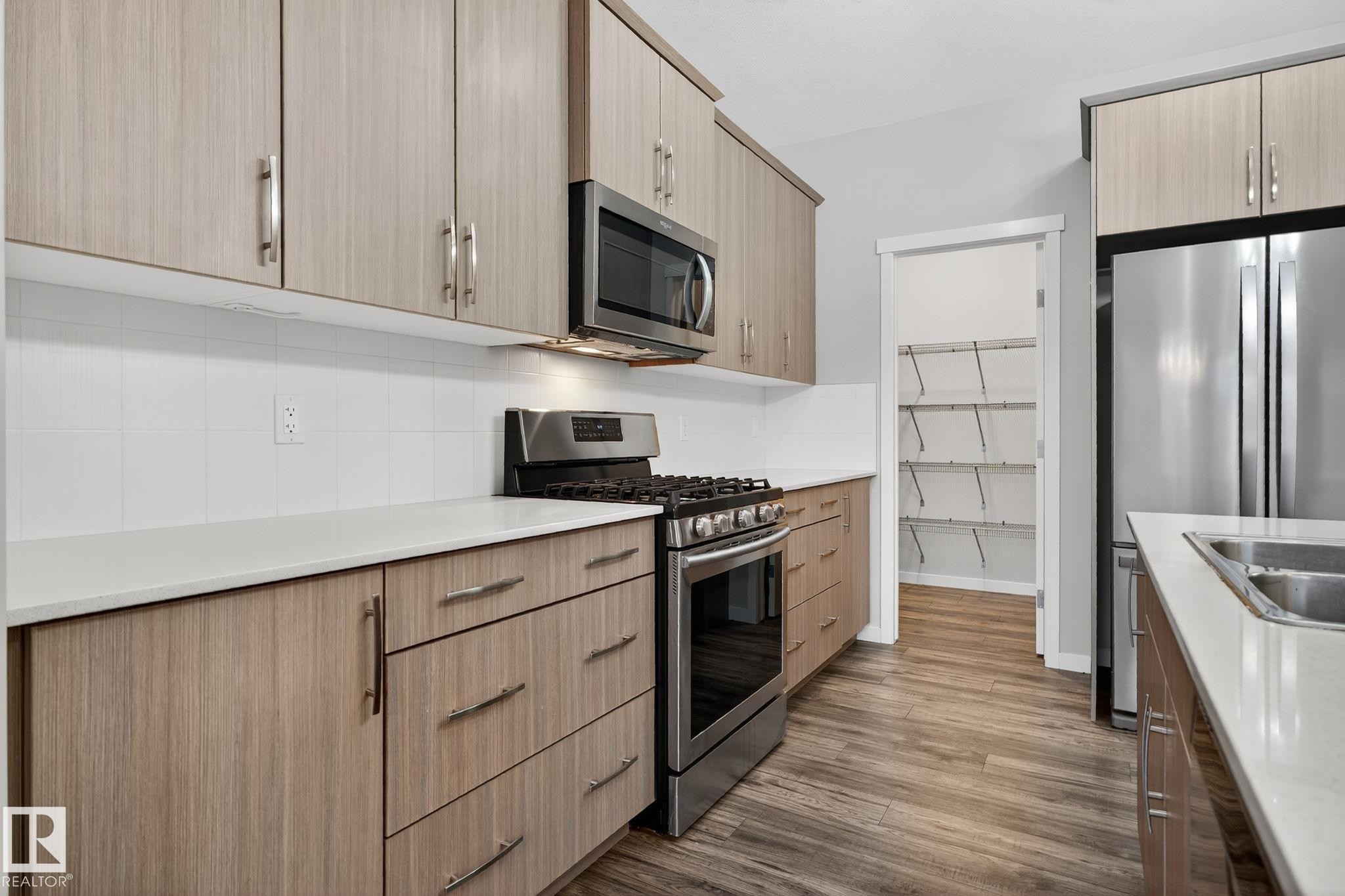 3319 8 Street, Edmonton, AB - Indoor Photo Showing Kitchen With Double Sink With Upgraded Kitchen