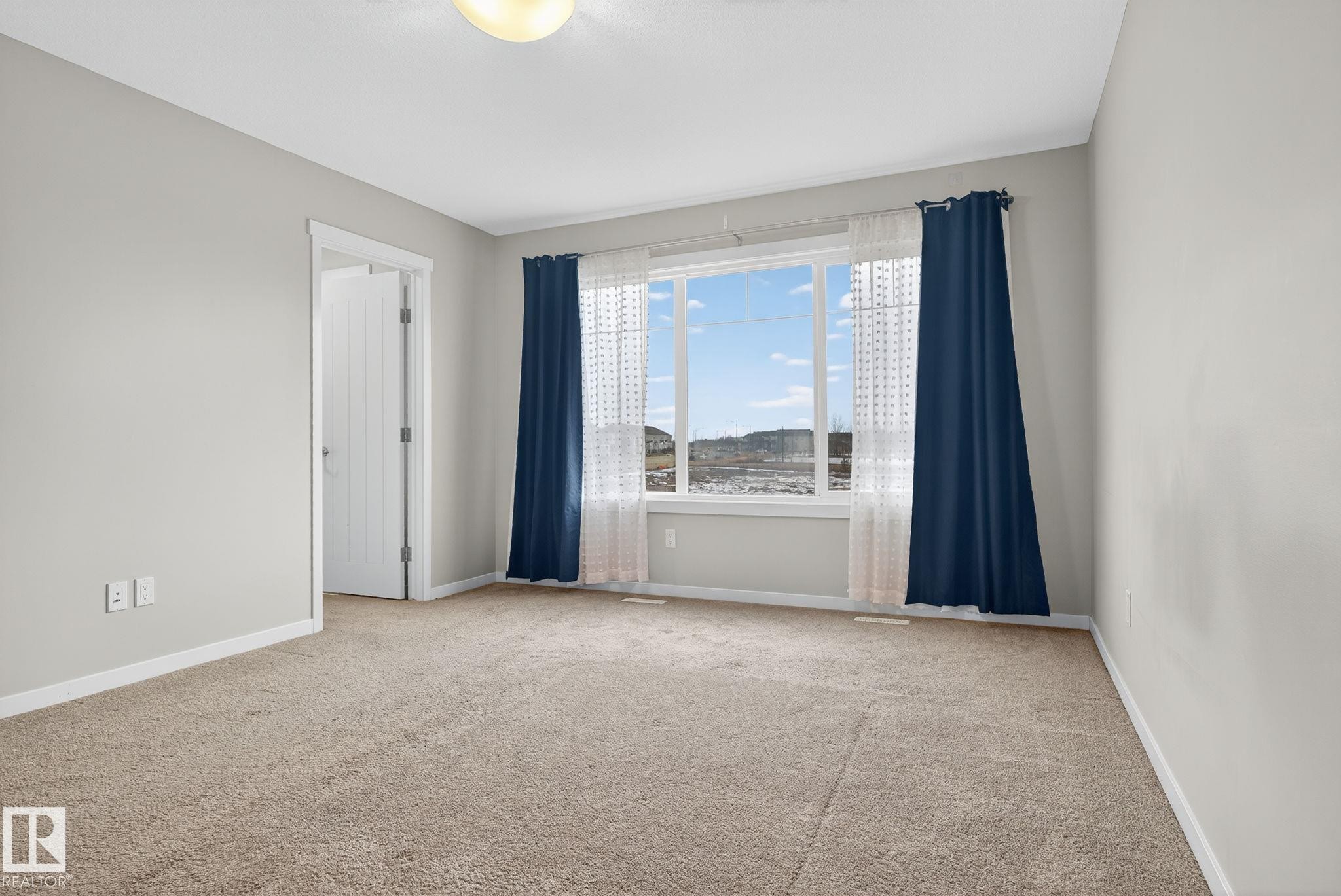 3319 8 Street, Edmonton, AB - Indoor Photo Showing Other Room