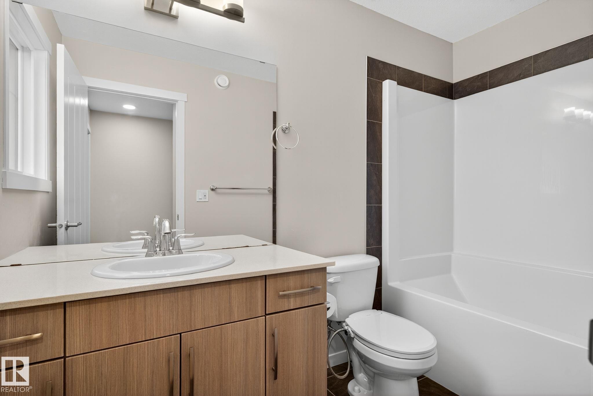 3319 8 Street, Edmonton, AB - Indoor Photo Showing Bathroom