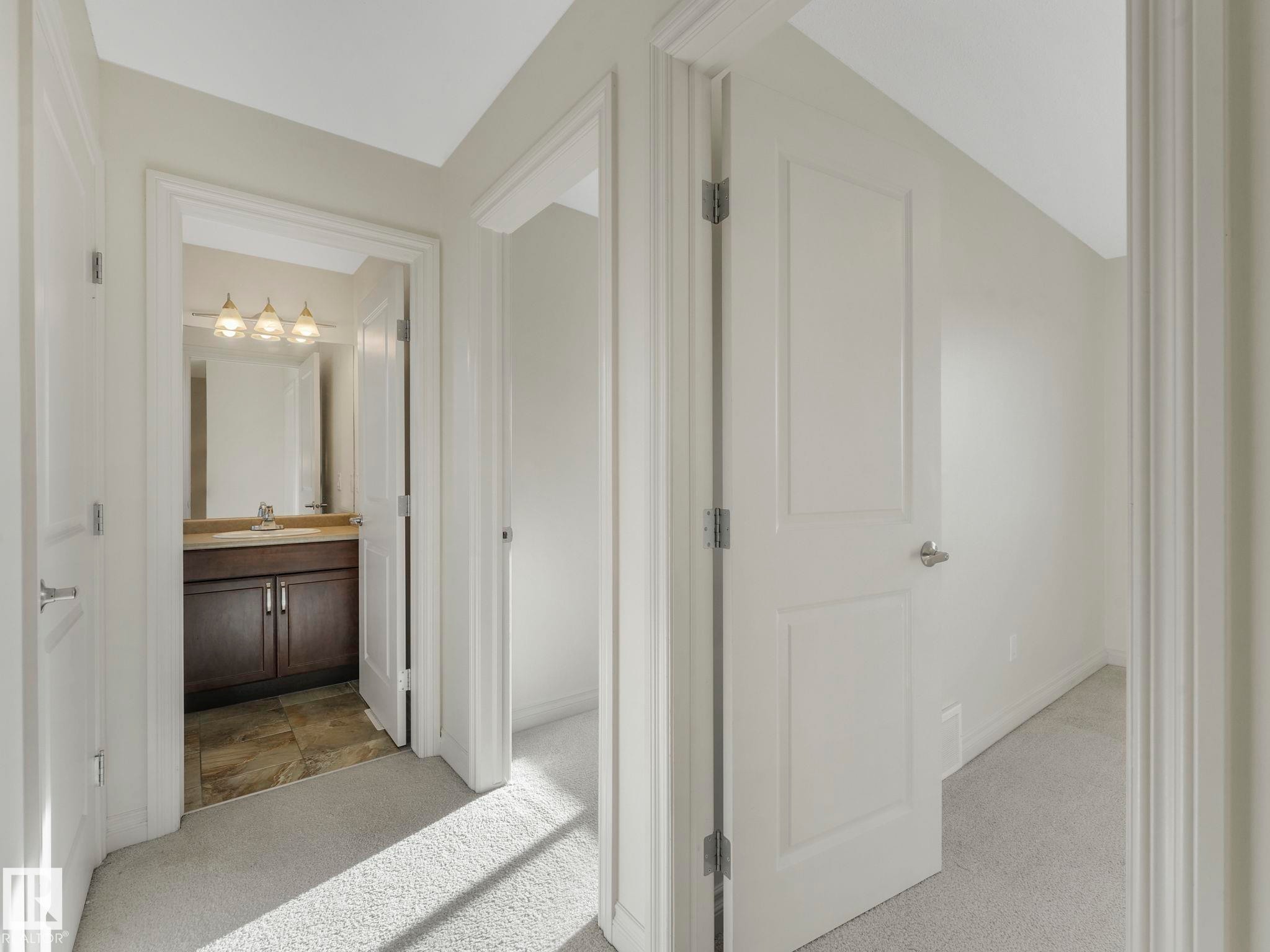 3003 16 Avenue, Edmonton, AB - Indoor Photo Showing Other Room