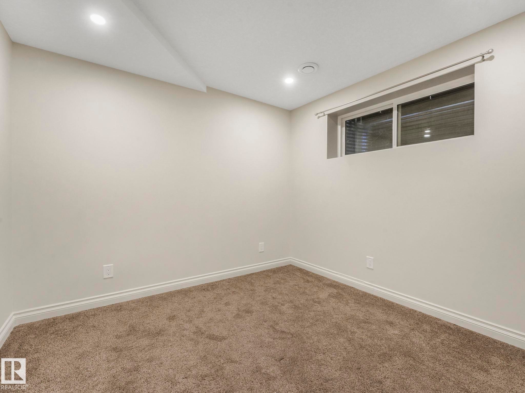 3003 16 Avenue, Edmonton, AB - Indoor Photo Showing Other Room