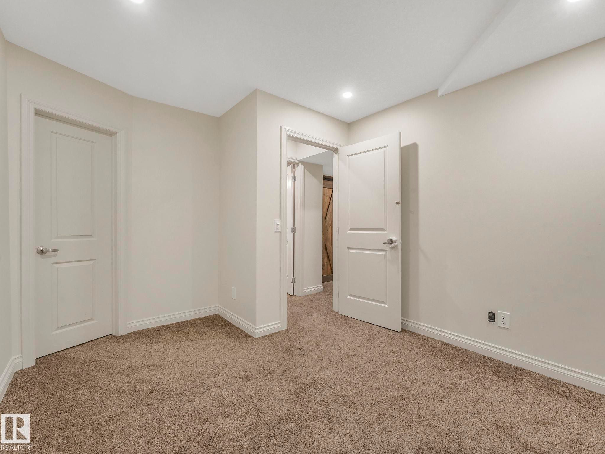 3003 16 Avenue, Edmonton, AB - Indoor Photo Showing Other Room