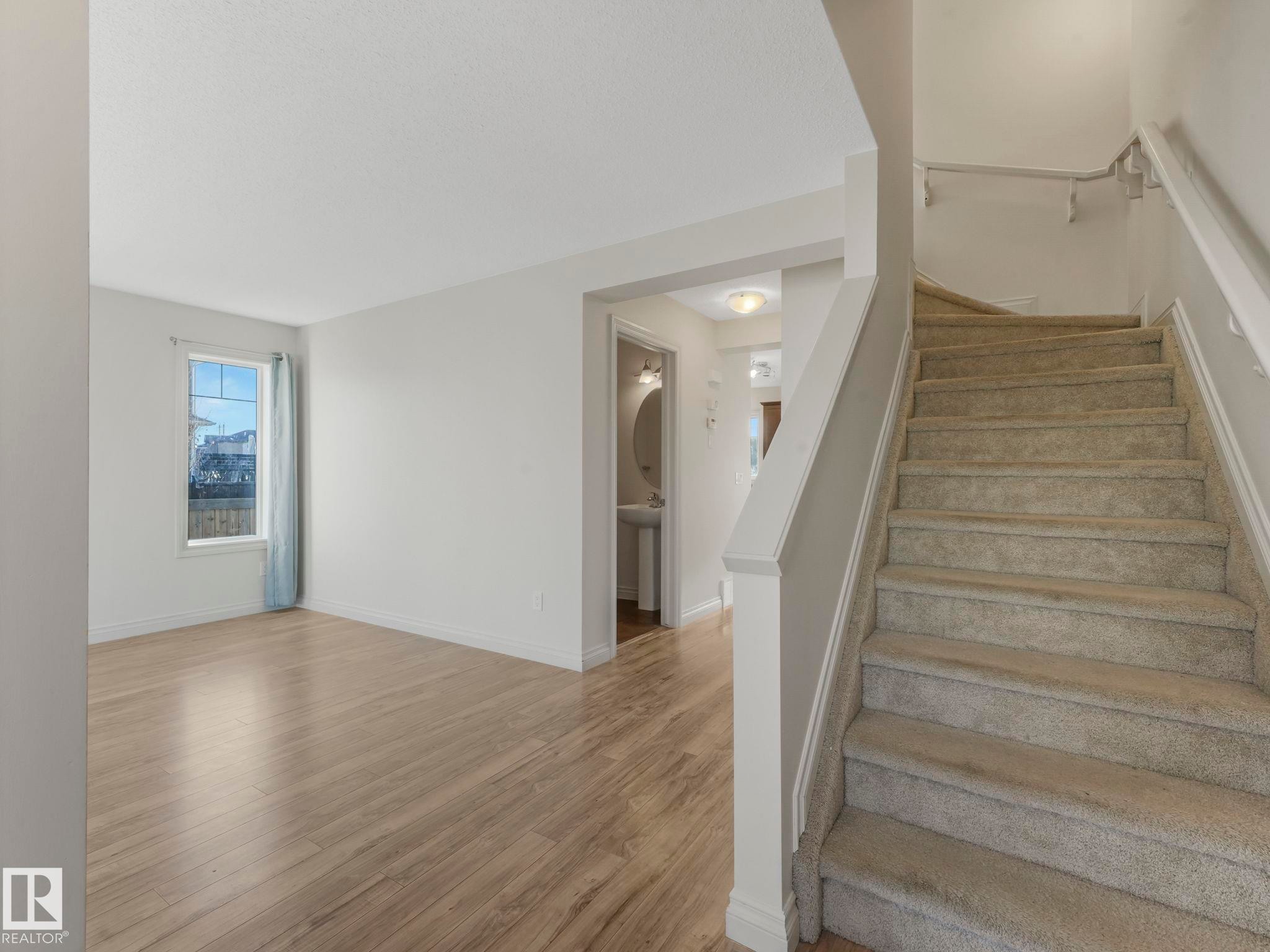 3003 16 Avenue, Edmonton, AB - Indoor Photo Showing Other Room