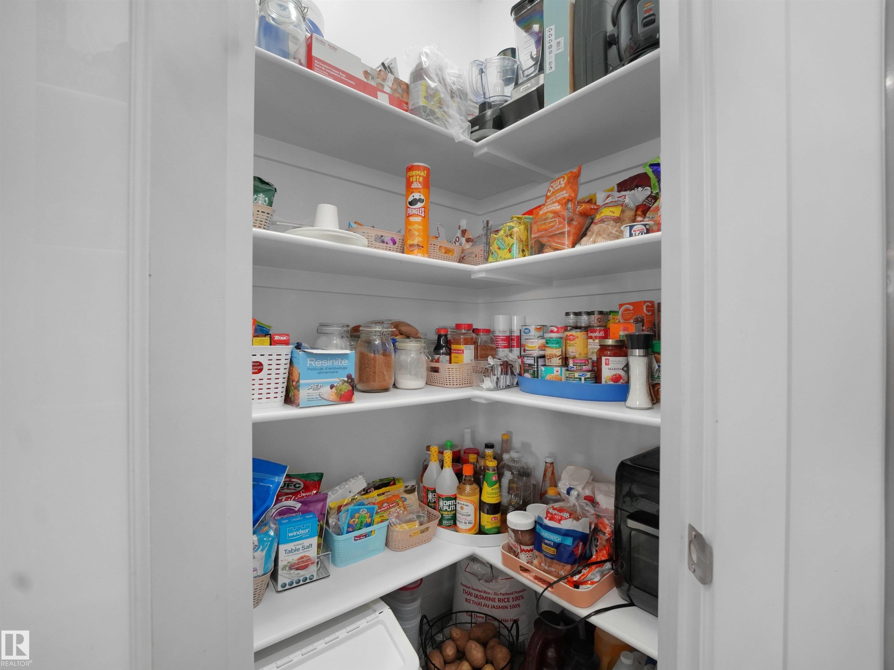 7256 Chivers Place, Edmonton, AB - Indoor With Storage