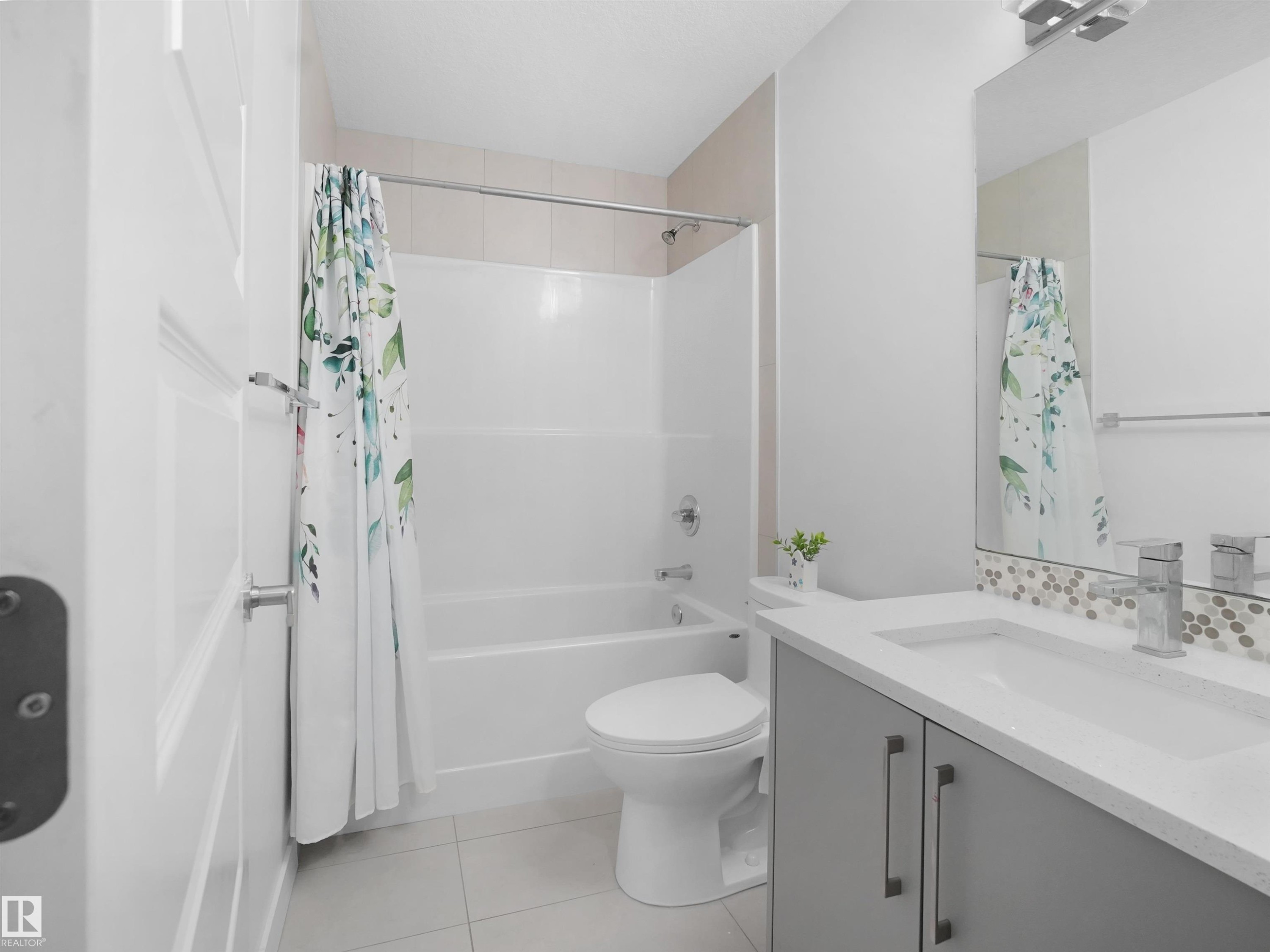 7256 Chivers Place, Edmonton, AB - Indoor Photo Showing Bathroom