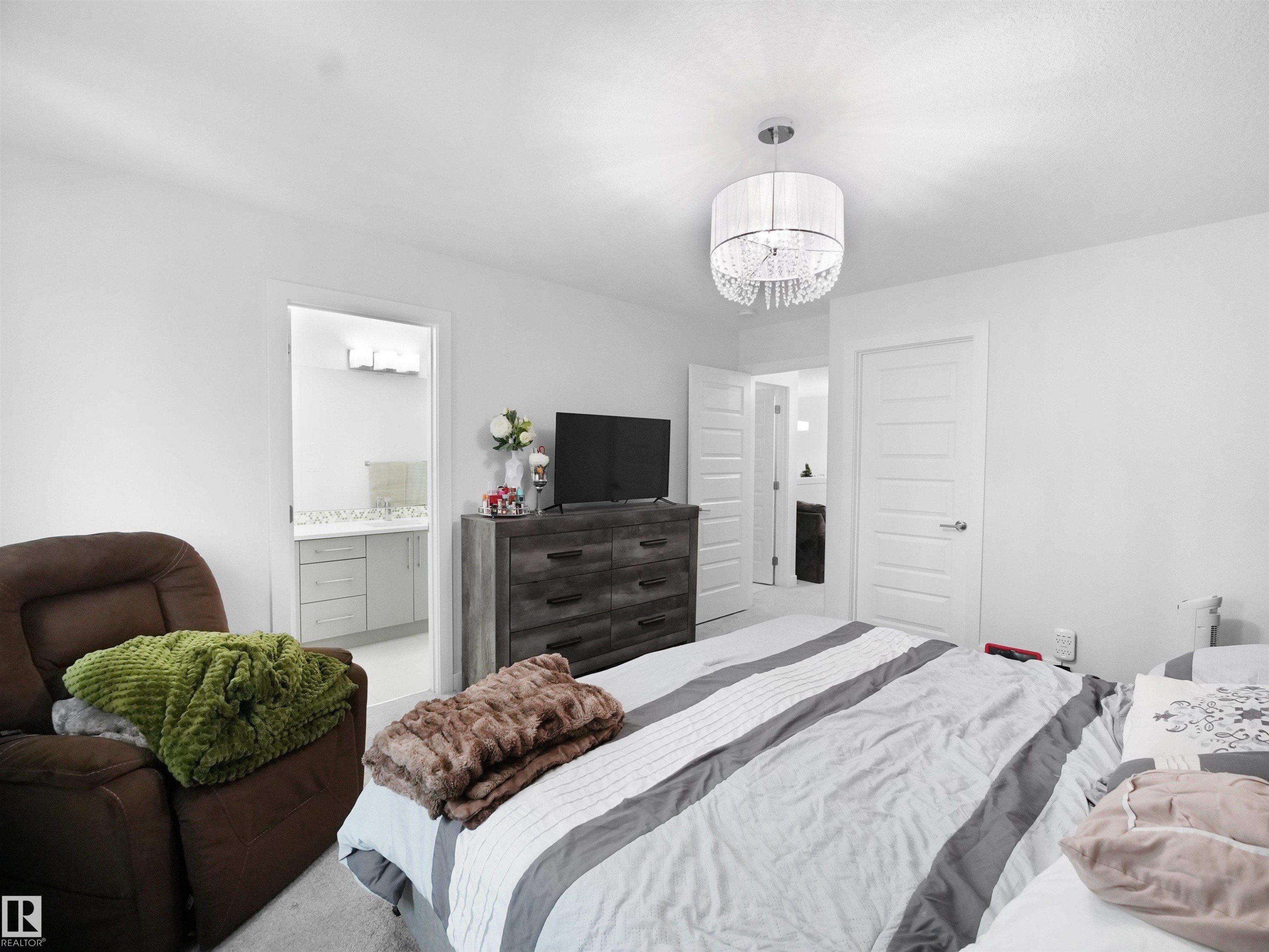 7256 Chivers Place, Edmonton, AB - Indoor Photo Showing Bedroom