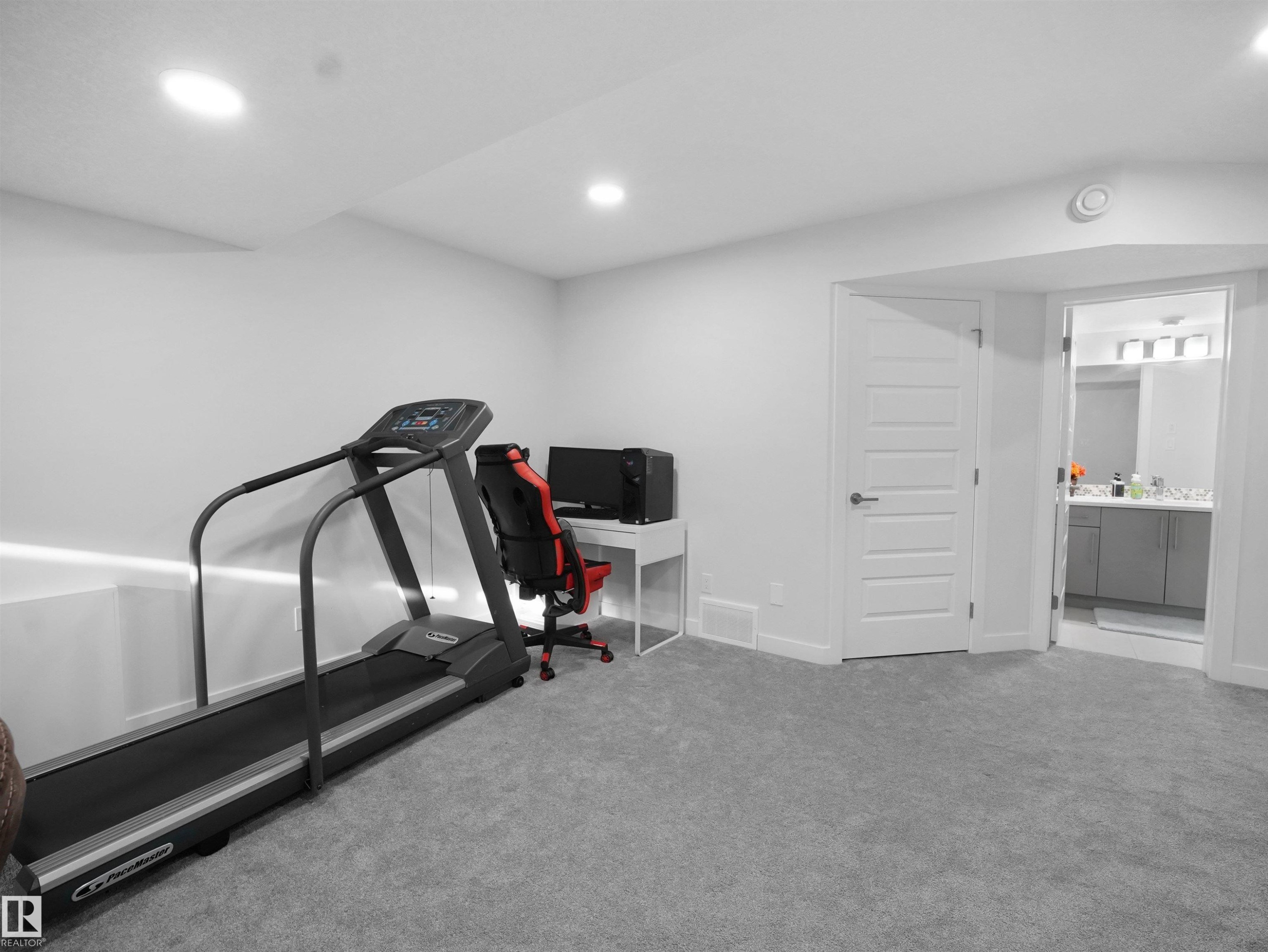 7256 Chivers Place, Edmonton, AB - Indoor Photo Showing Gym Room