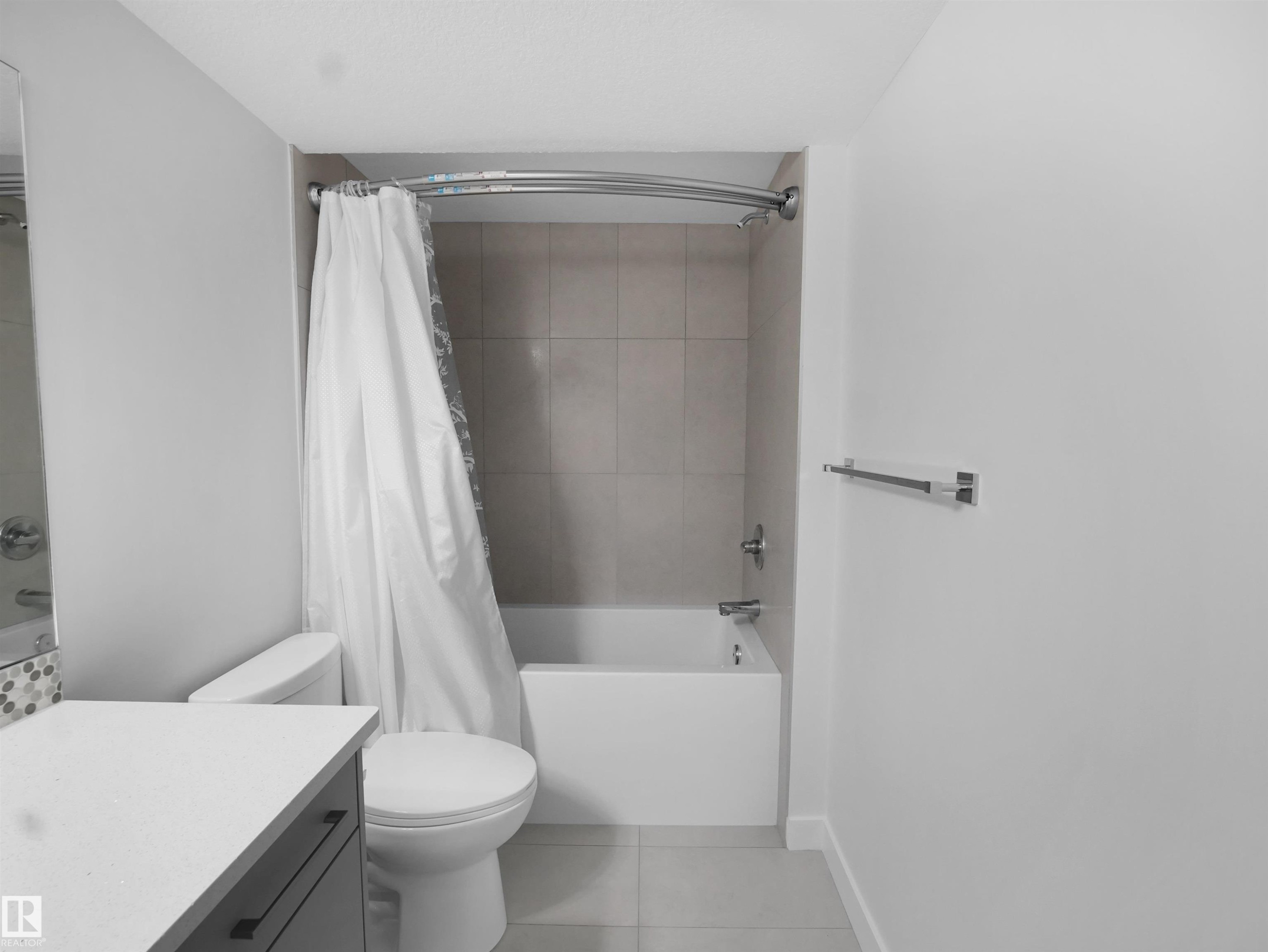 7256 Chivers Place, Edmonton, AB - Indoor Photo Showing Bathroom