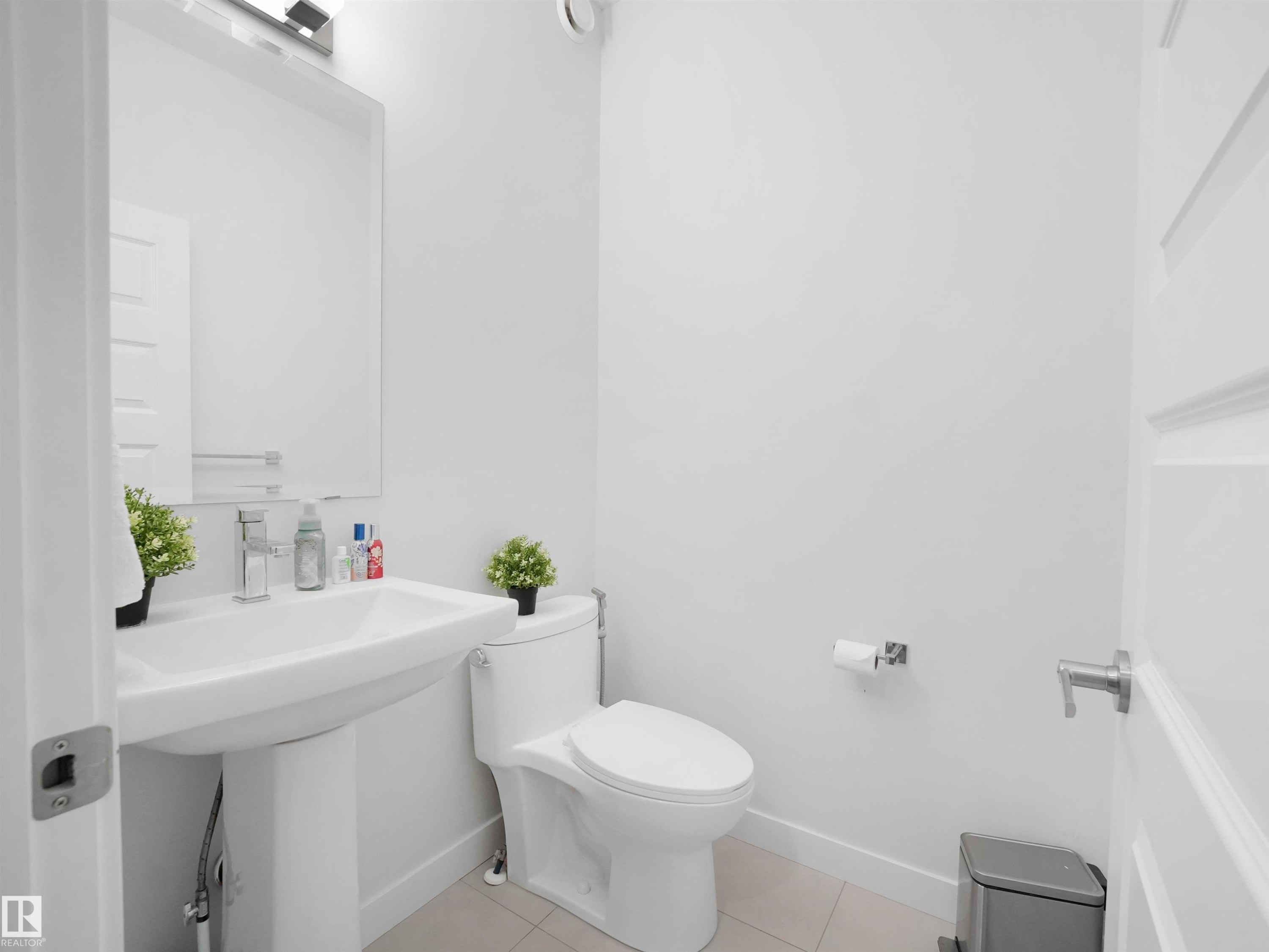 7256 Chivers Place, Edmonton, AB - Indoor Photo Showing Bathroom