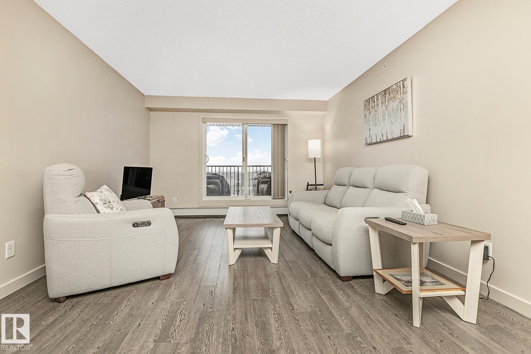 413 6084 Stanton Drive, Edmonton, AB - Indoor Photo Showing Living Room