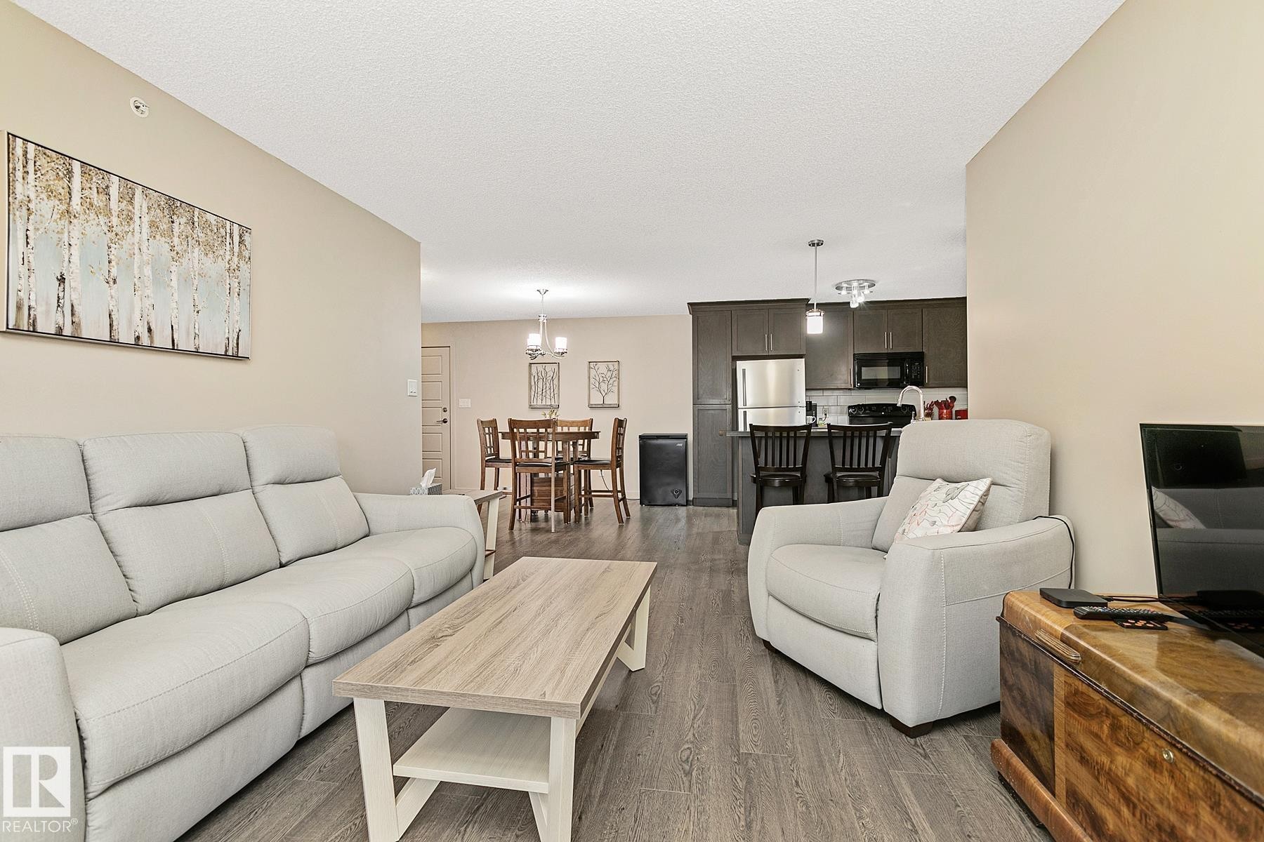 413 6084 Stanton Drive, Edmonton, AB - Indoor Photo Showing Living Room