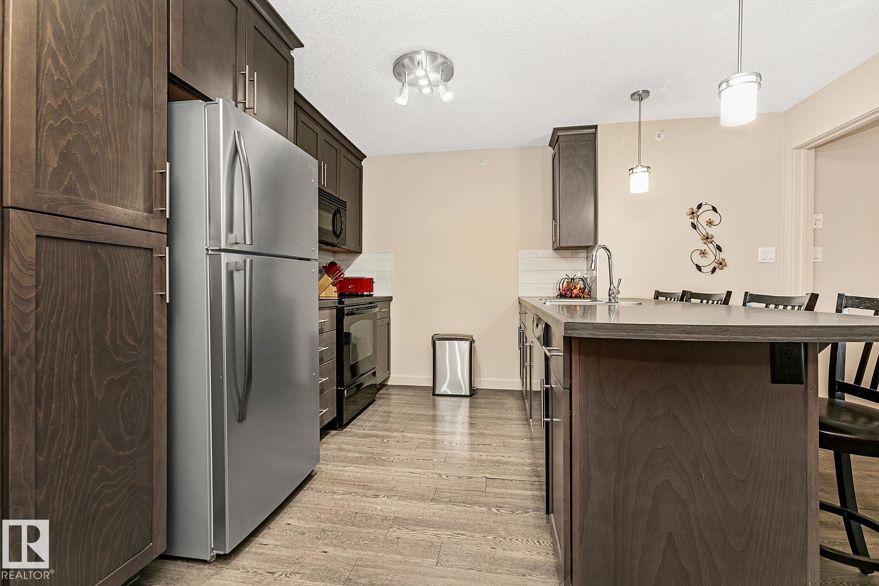 413 6084 Stanton Drive, Edmonton, AB - Indoor Photo Showing Kitchen