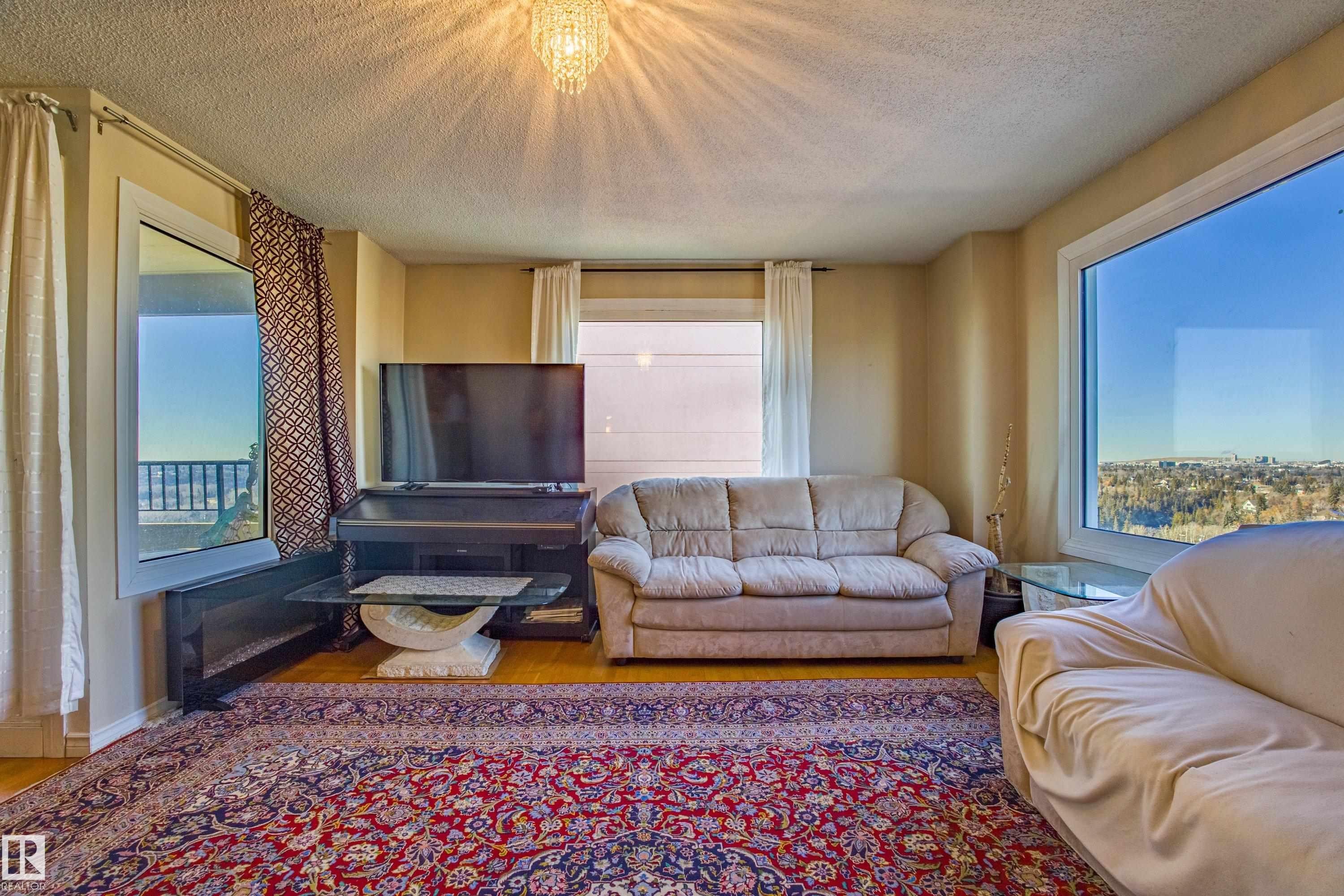 1703 12303 Jasper Avenue, Edmonton, AB - Indoor Photo Showing Living Room