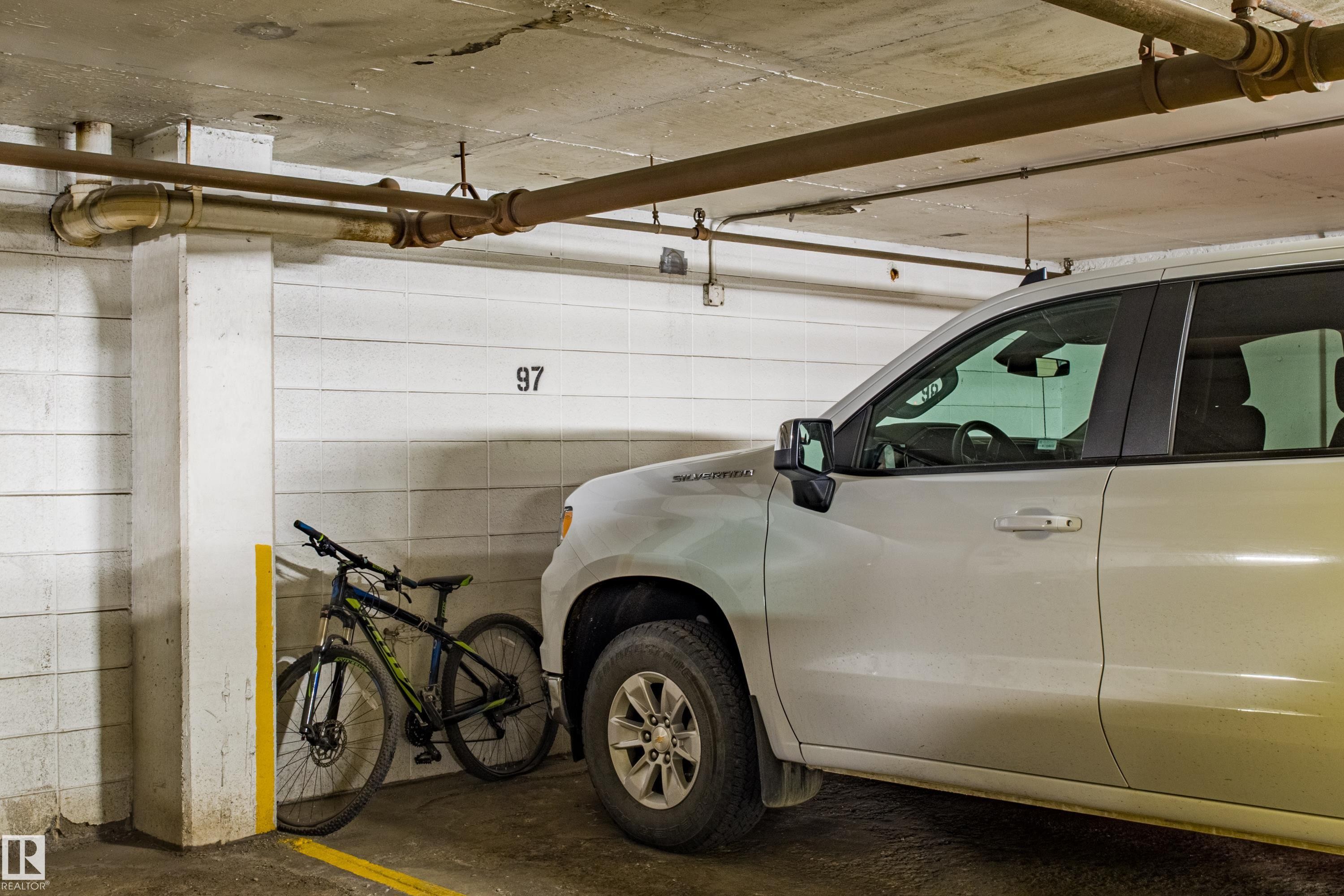 1703 12303 Jasper Avenue, Edmonton, AB - Indoor Photo Showing Garage