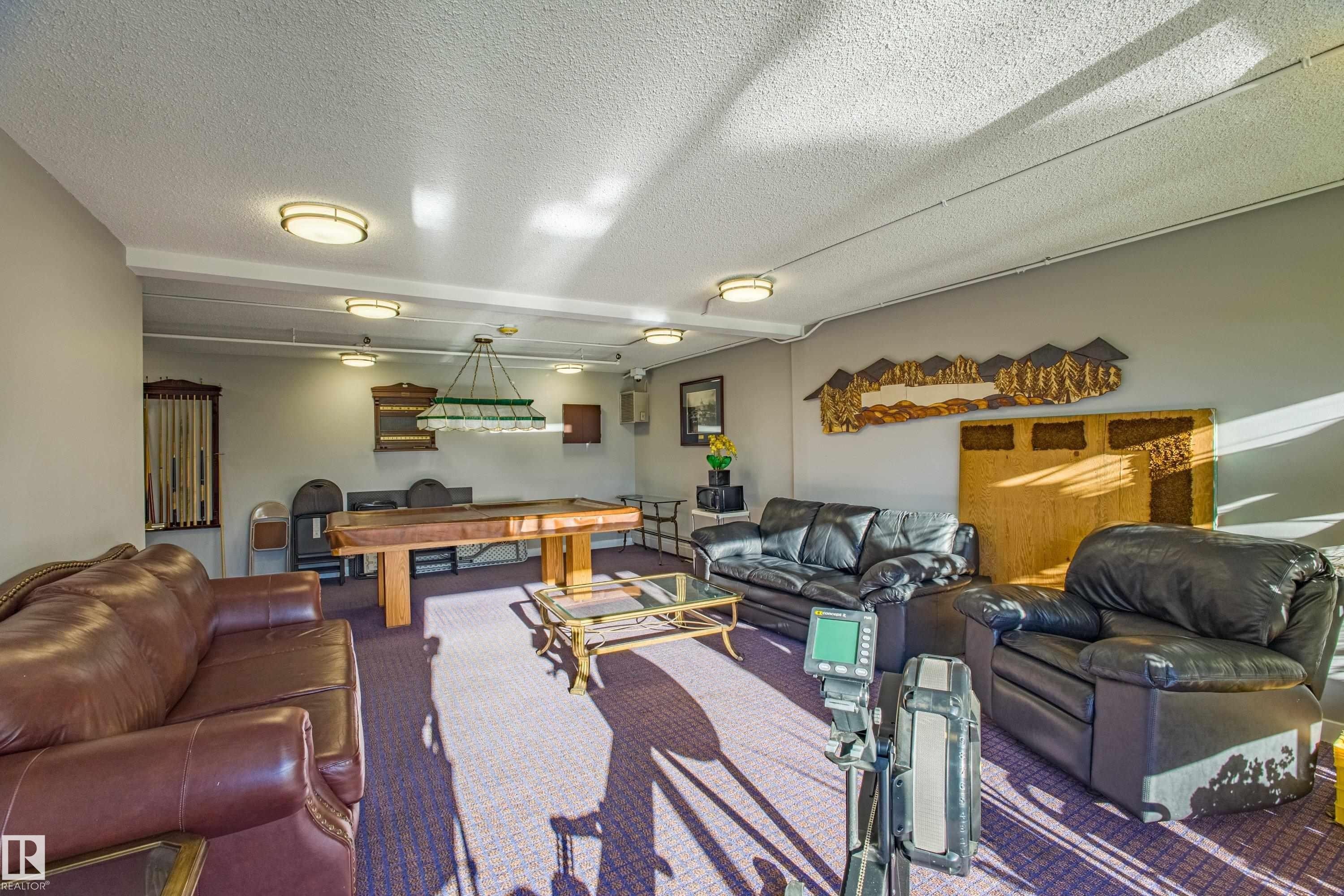 1703 12303 Jasper Avenue, Edmonton, AB - Indoor