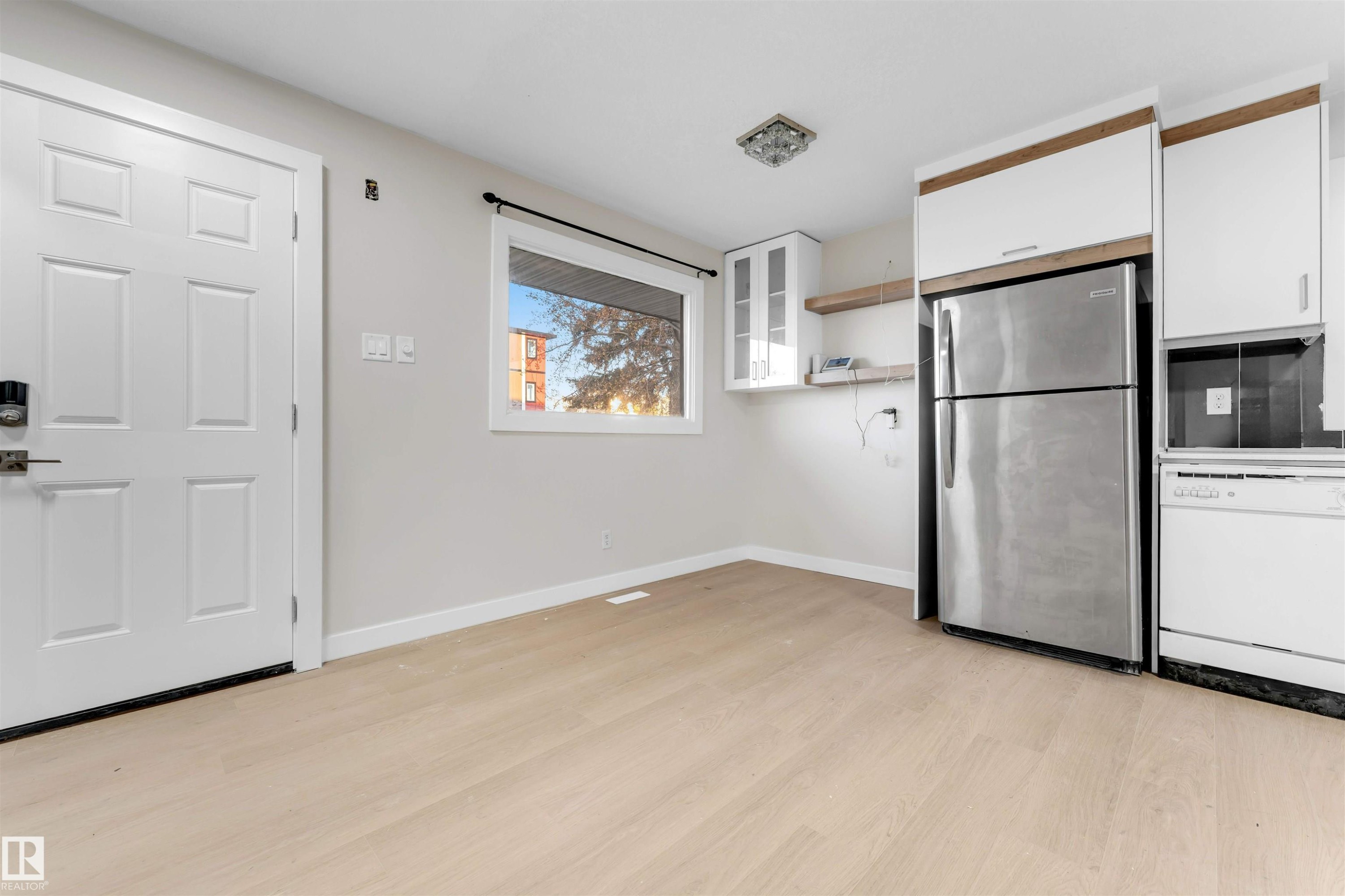 16115 100A Avenue, Edmonton, AB - Indoor Photo Showing Kitchen