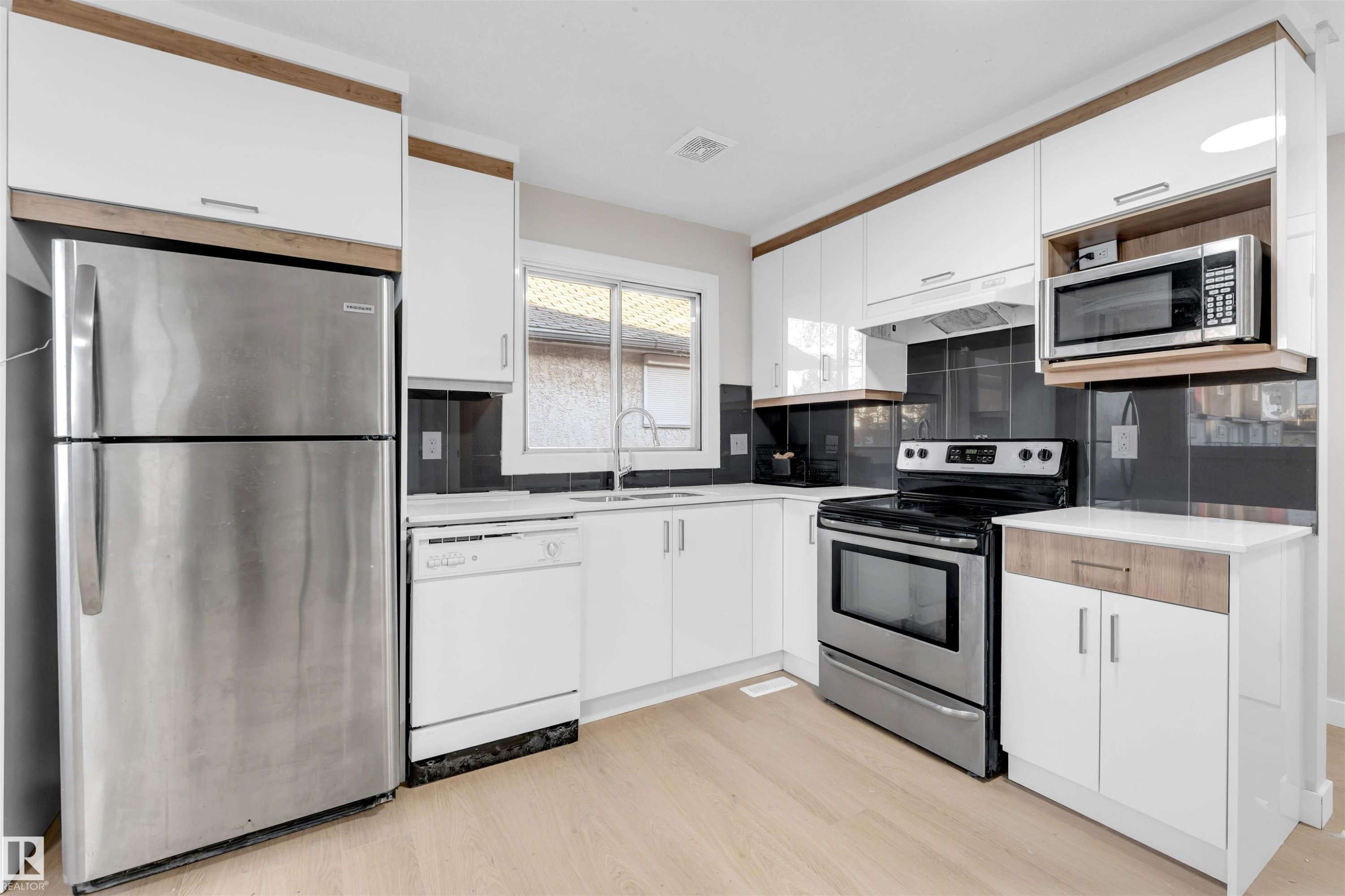 16115 100A Avenue, Edmonton, AB - Indoor Photo Showing Kitchen With Stainless Steel Kitchen
