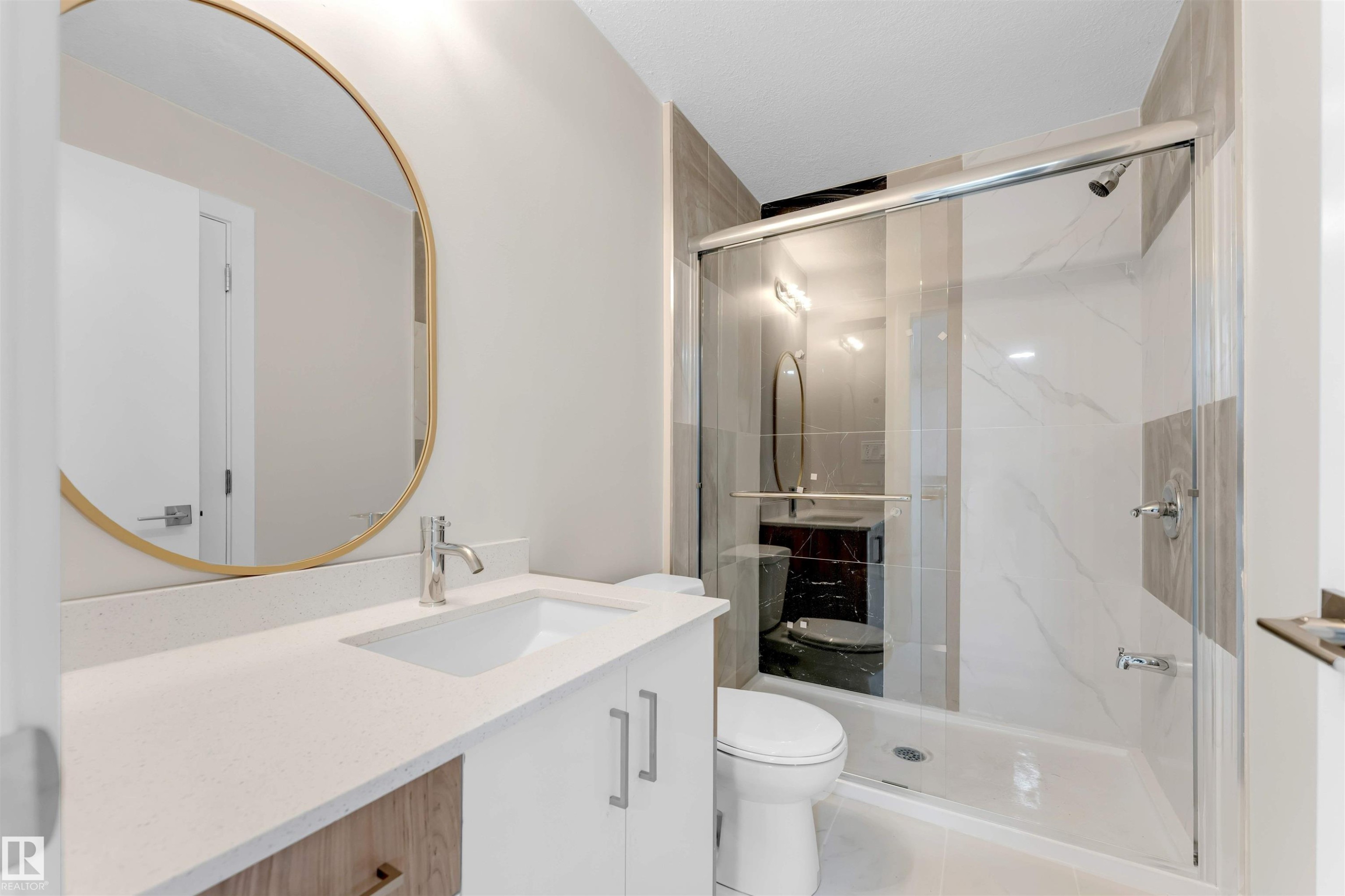 16115 100A Avenue, Edmonton, AB - Indoor Photo Showing Bathroom