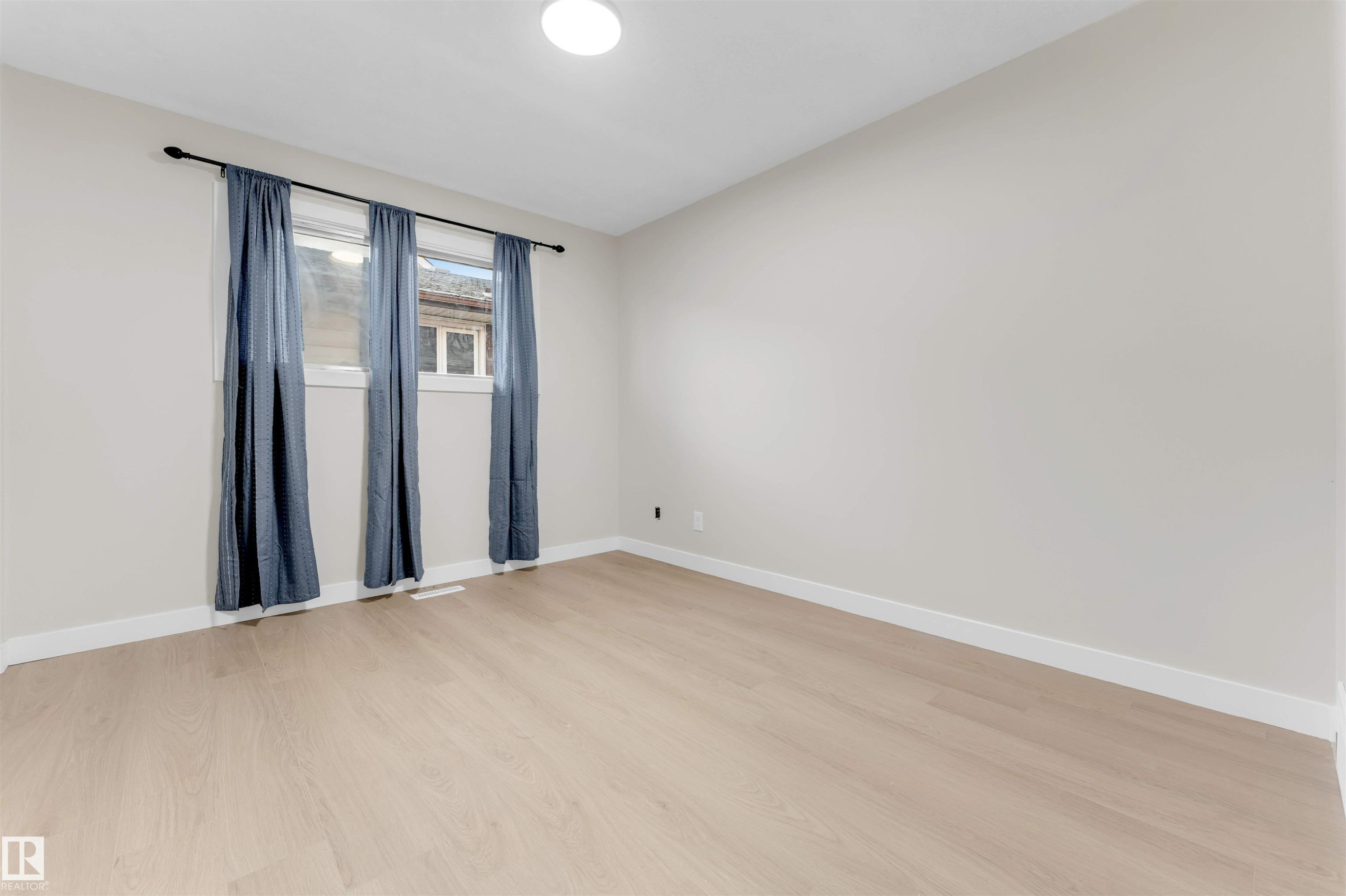 16115 100A Avenue, Edmonton, AB - Indoor Photo Showing Other Room