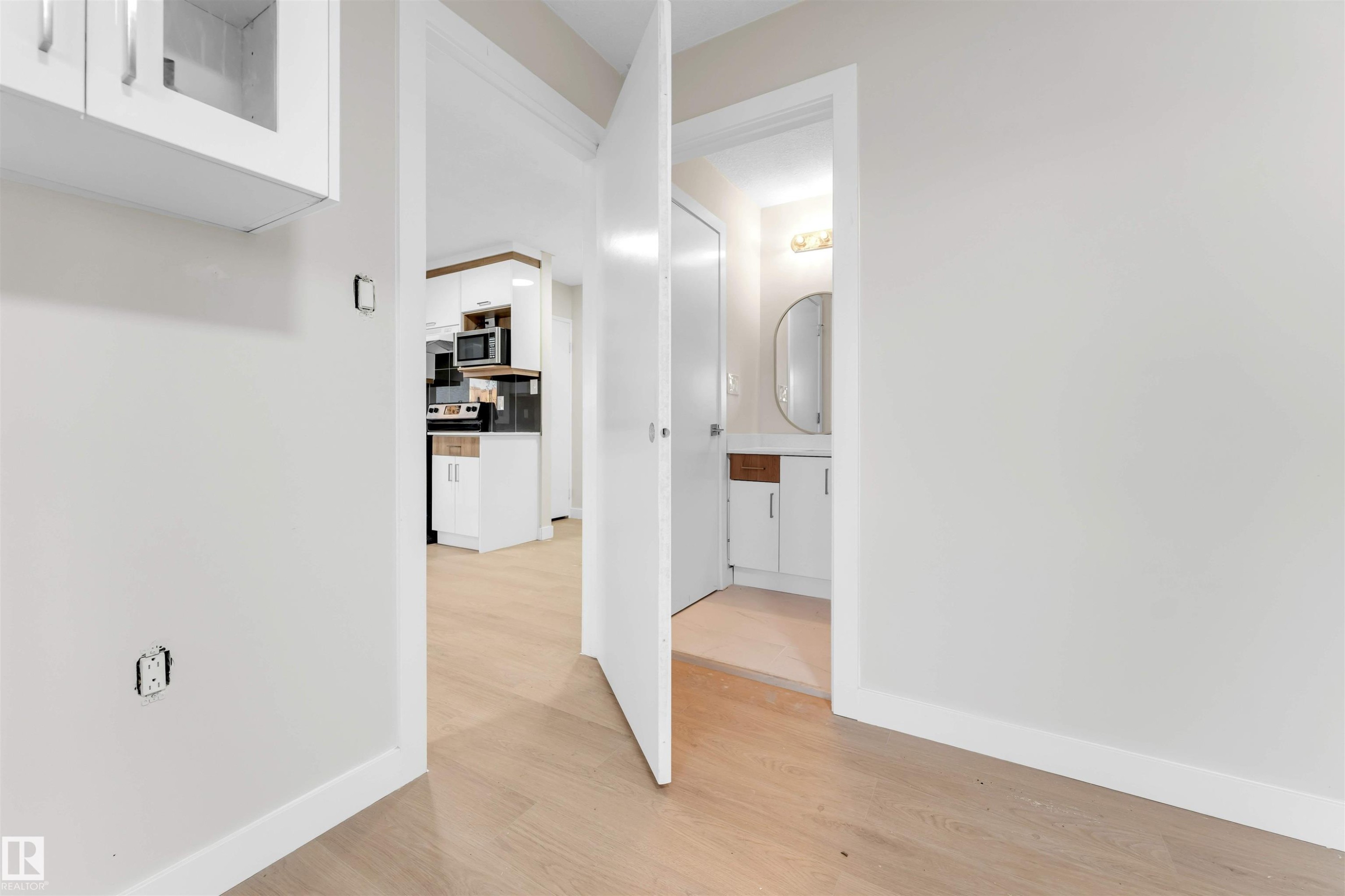 16115 100A Avenue, Edmonton, AB - Indoor Photo Showing Other Room