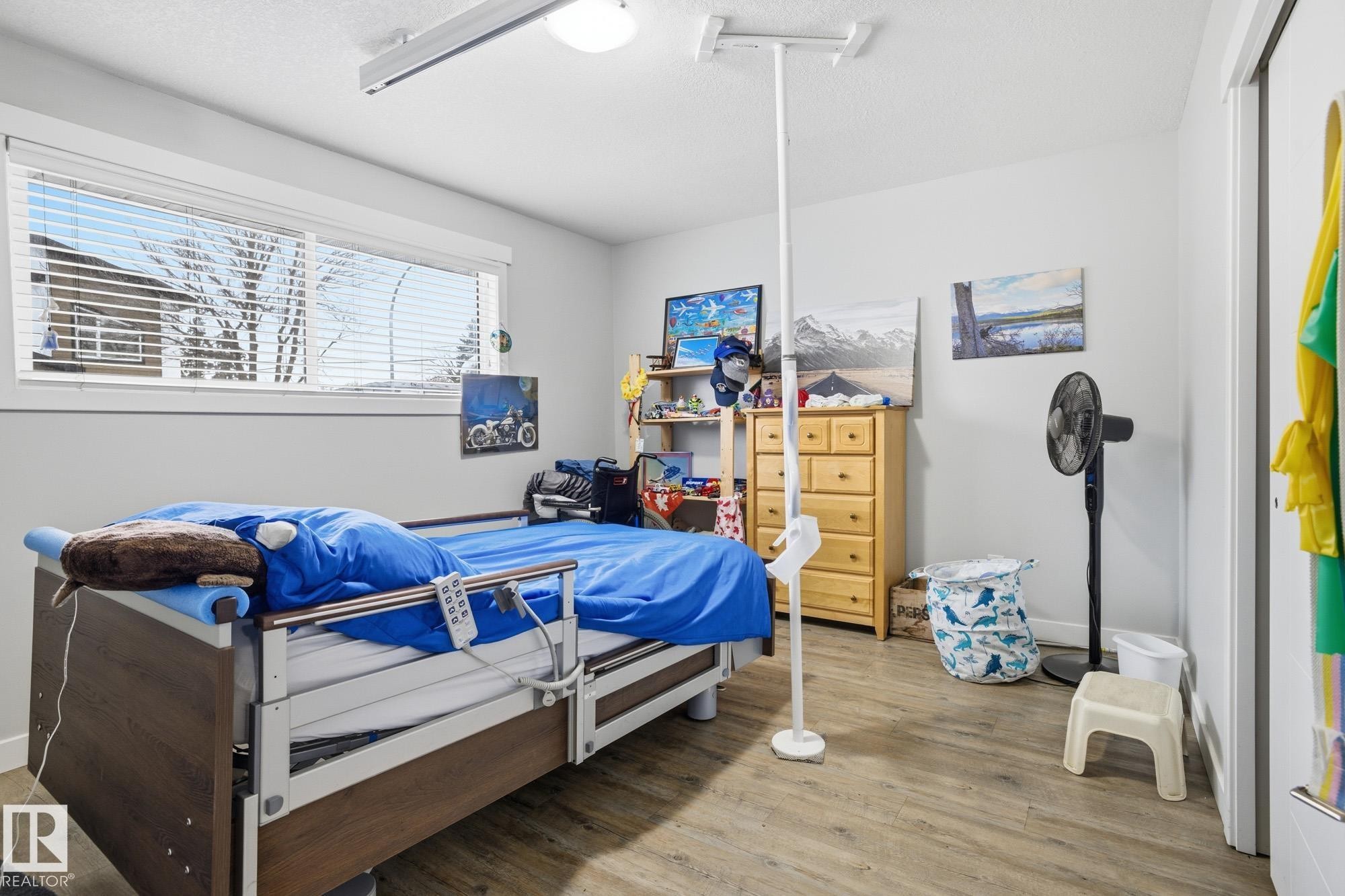 15331 104 Avenue, Edmonton, AB - Indoor Photo Showing Bedroom