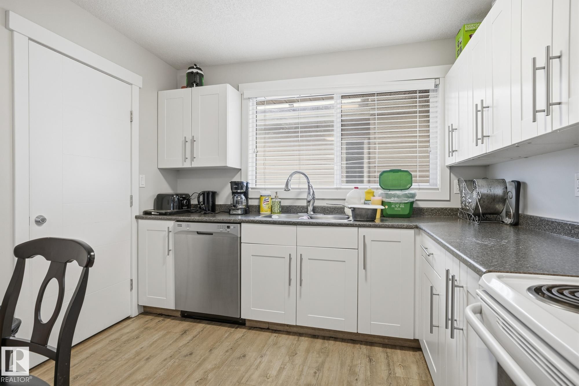 15331 104 Avenue, Edmonton, AB - Indoor Photo Showing Kitchen With Double Sink