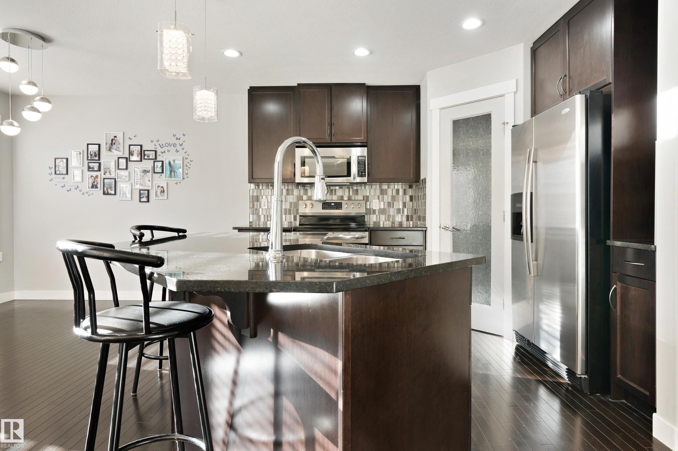 6963 19A Avenue, Edmonton, AB - Indoor Photo Showing Kitchen With Double Sink With Upgraded Kitchen