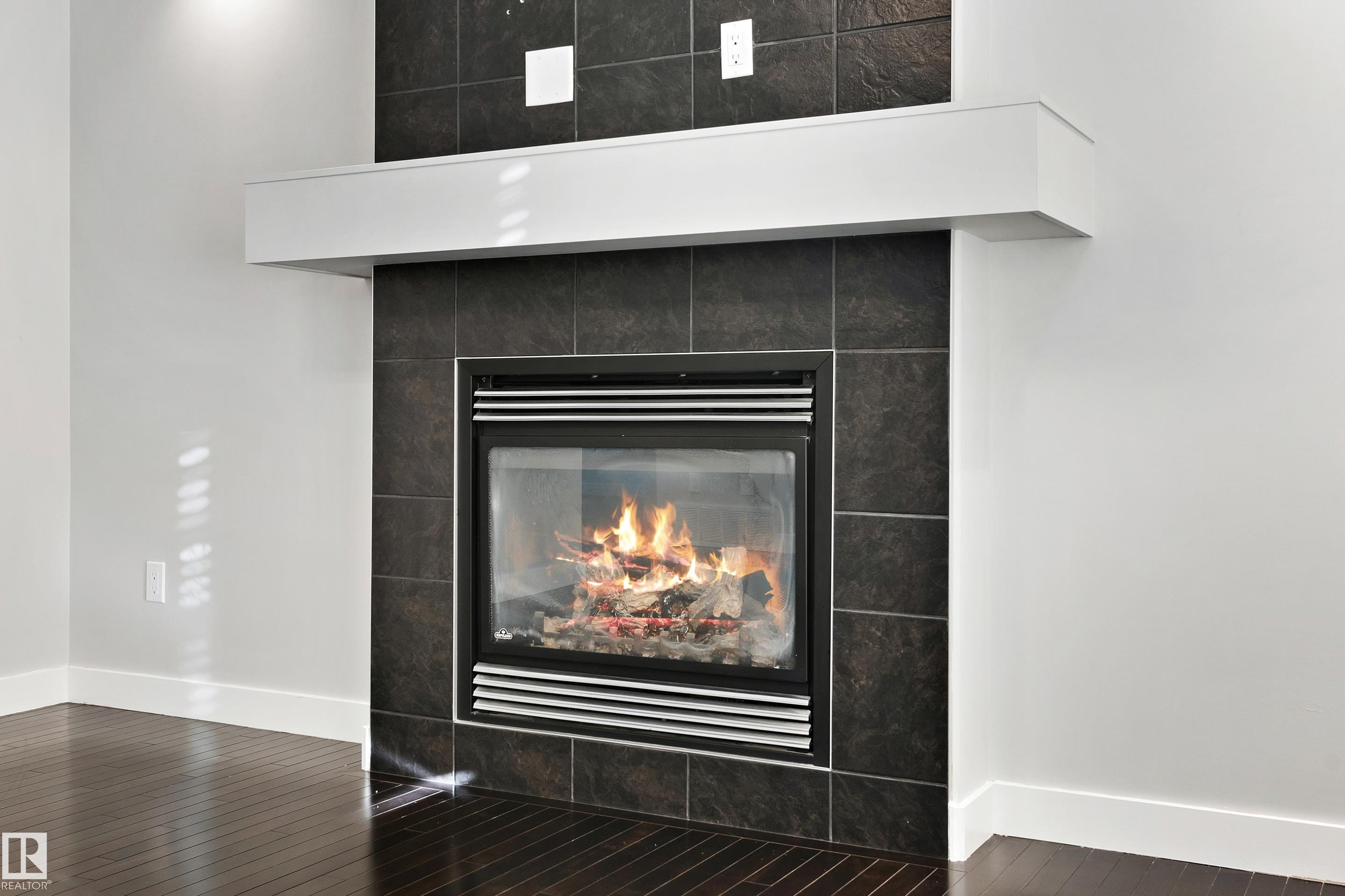 6963 19A Avenue, Edmonton, AB - Indoor With Fireplace