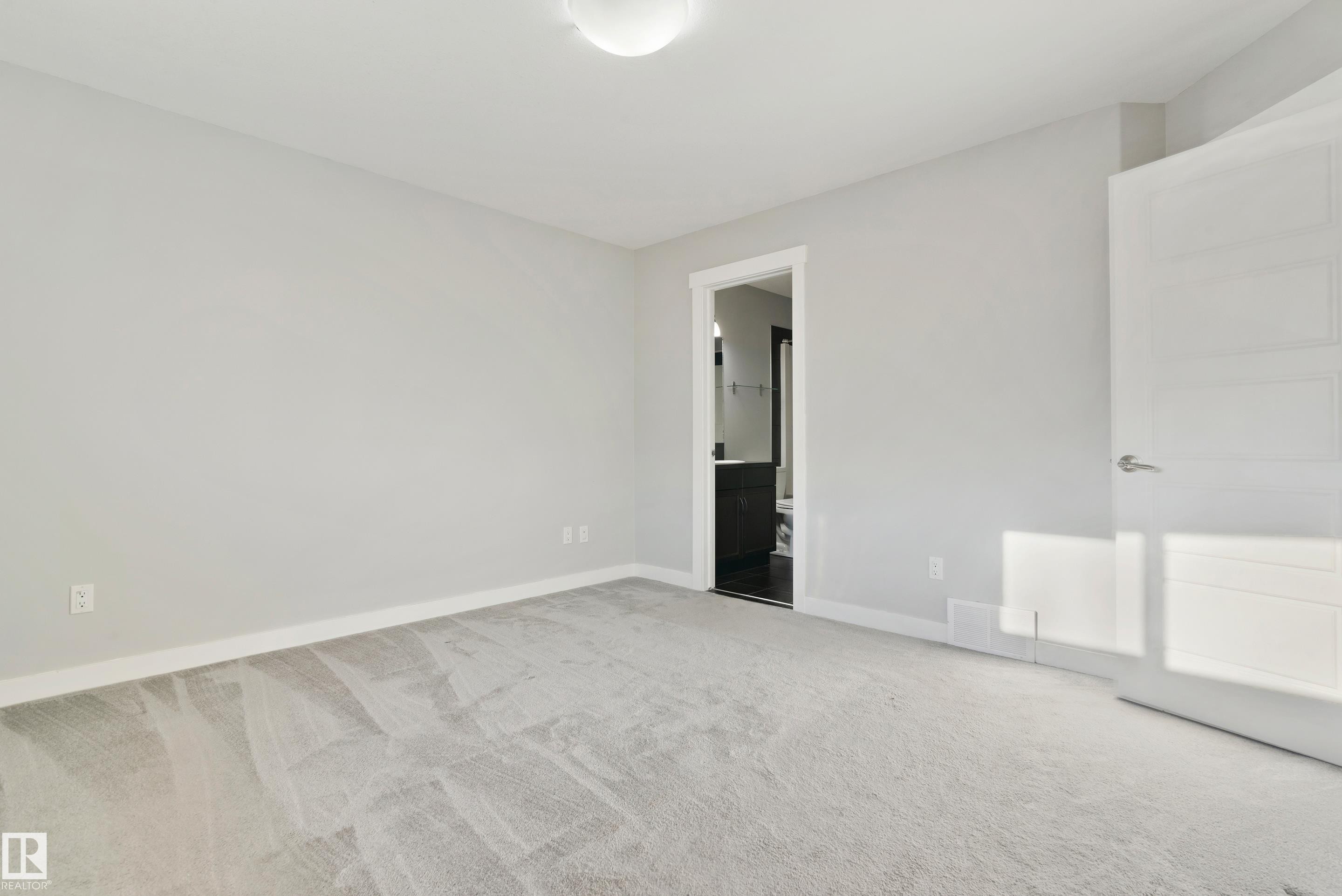 6963 19A Avenue, Edmonton, AB - Indoor Photo Showing Other Room