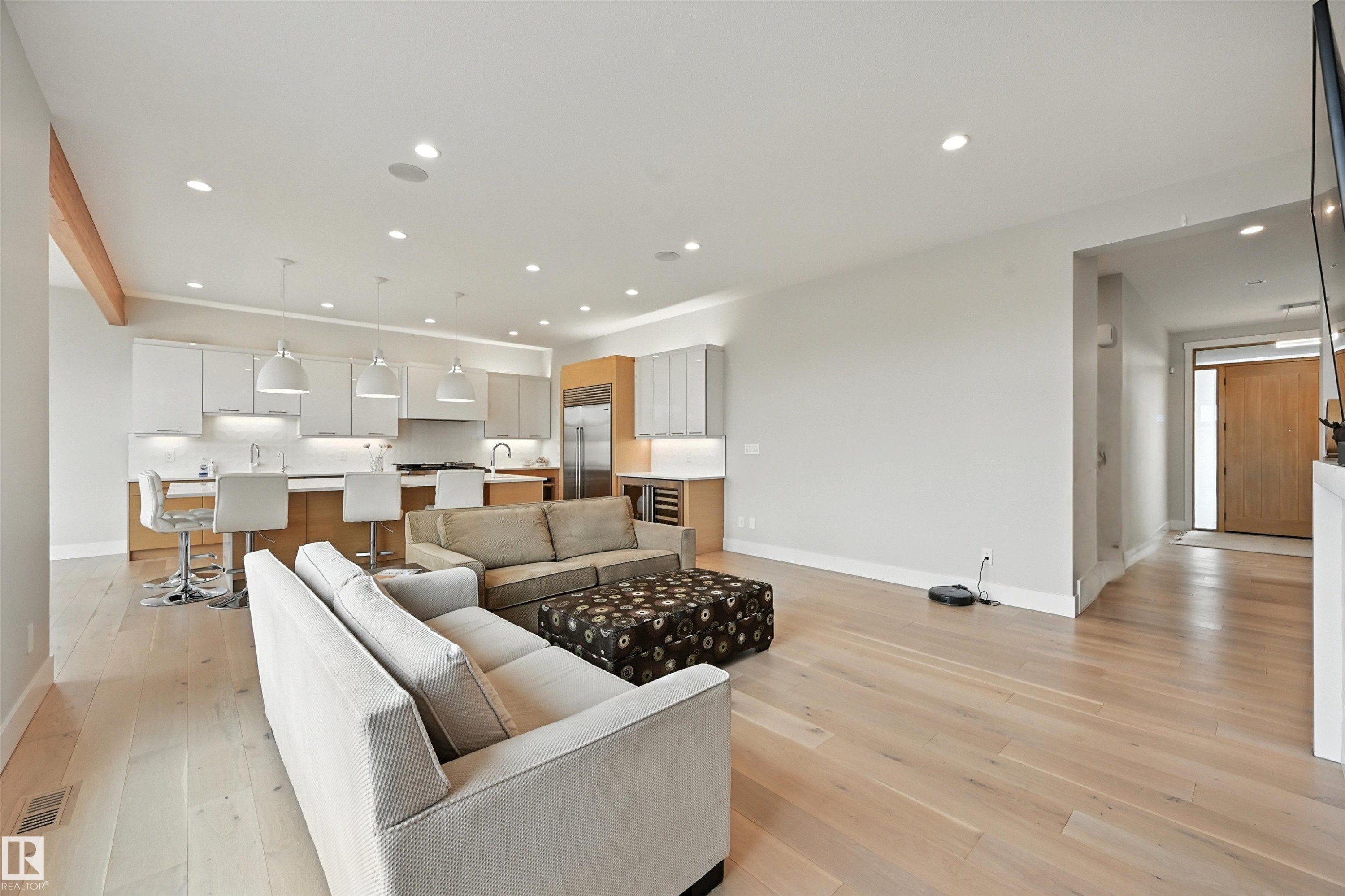 2620 Wheaton Close, Edmonton, AB - Indoor Photo Showing Living Room