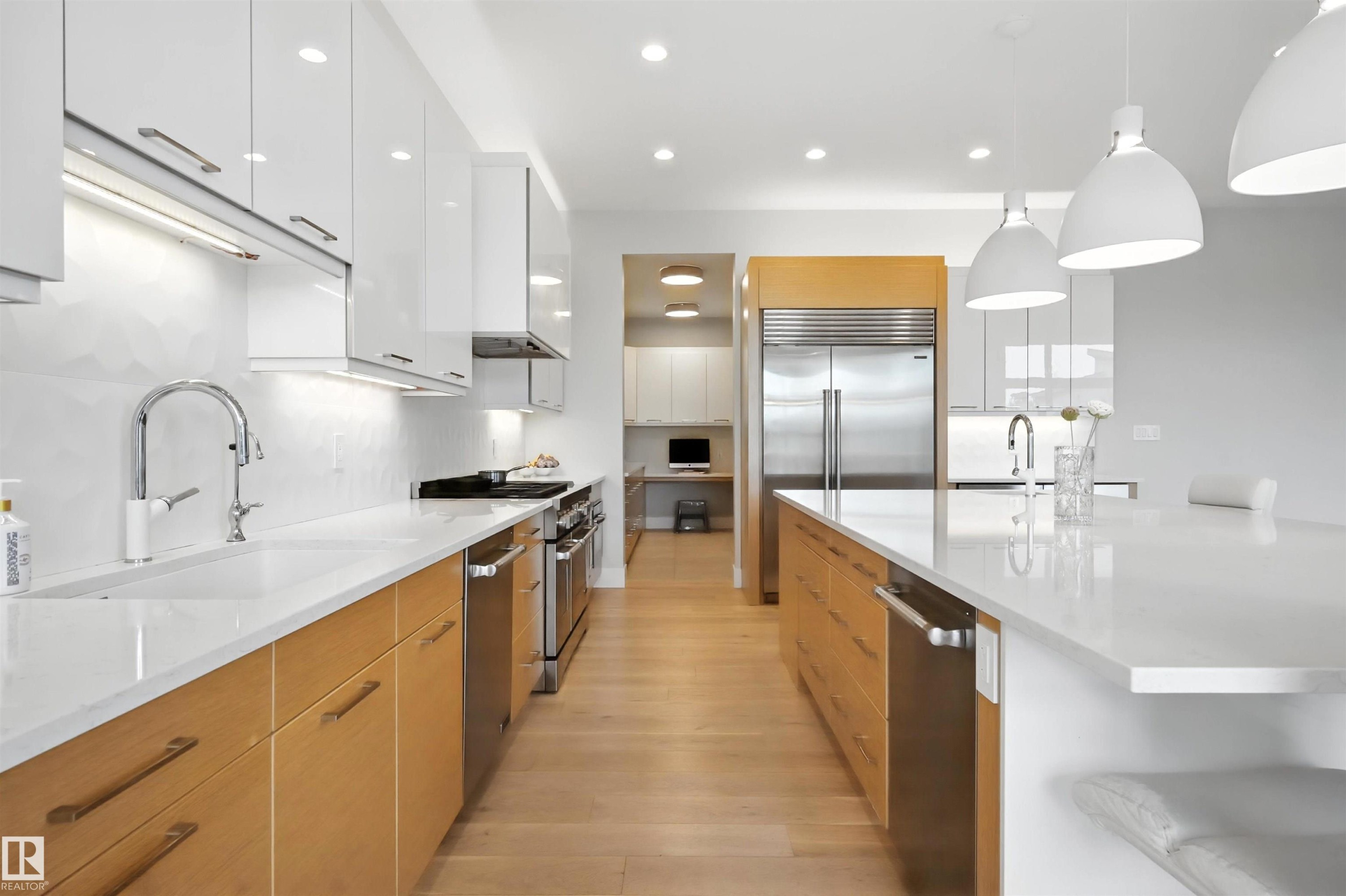 2620 Wheaton Close, Edmonton, AB - Indoor Photo Showing Kitchen With Upgraded Kitchen